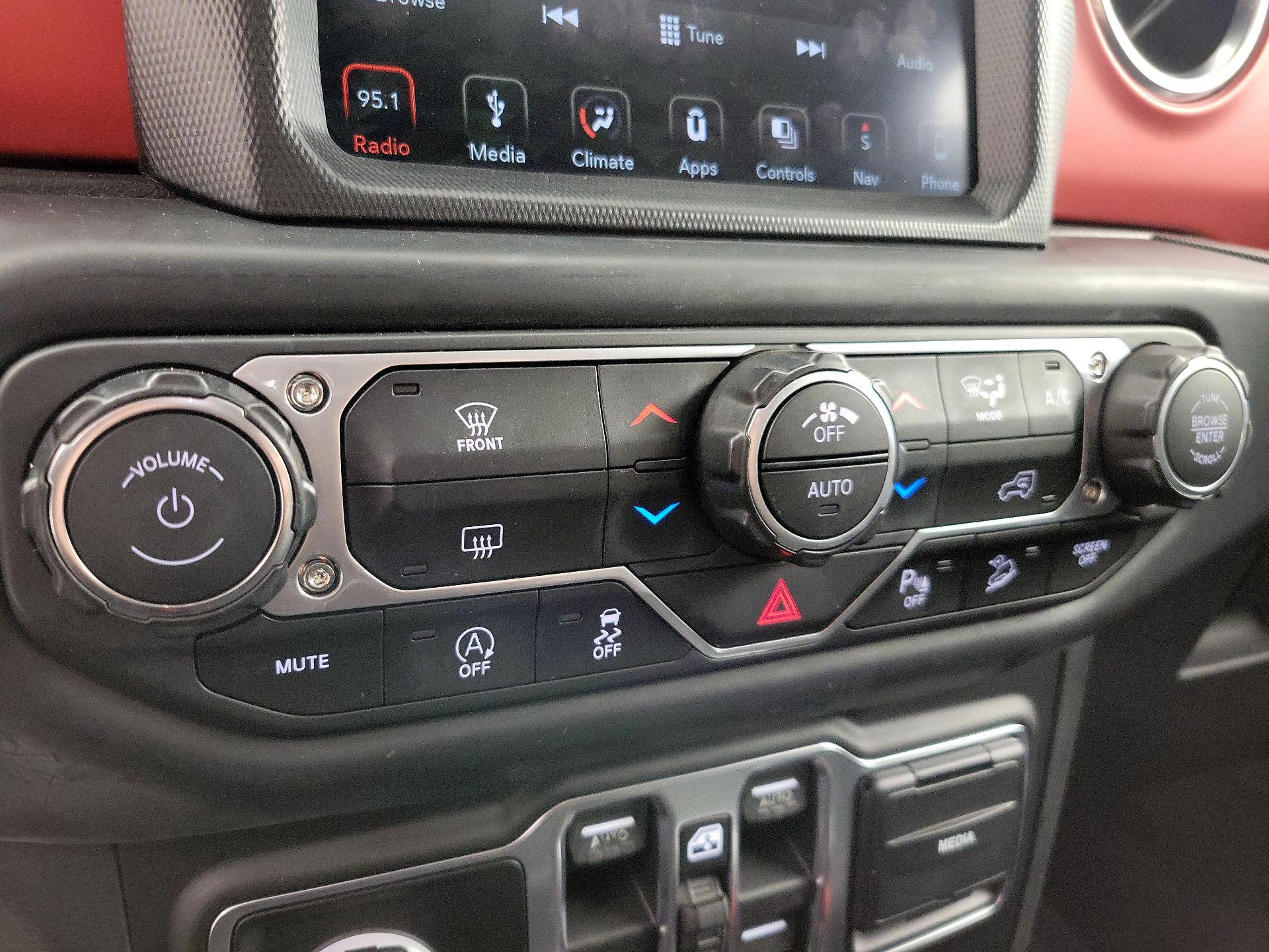 Thumbnail: 2018 Jeep Wrangler - 17