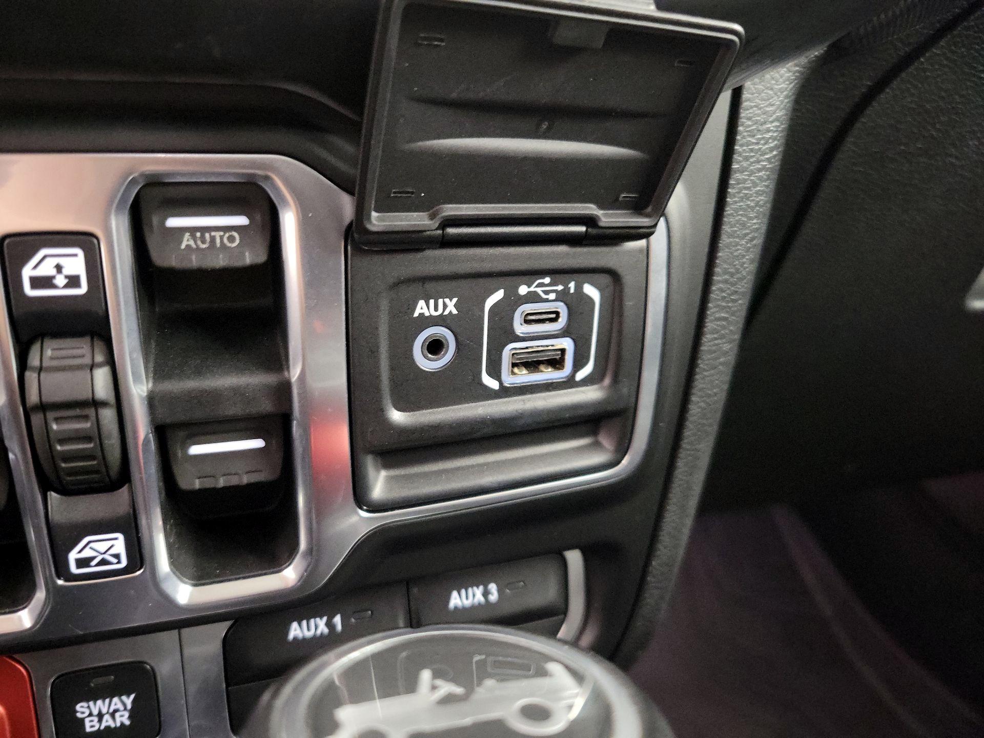 Thumbnail: 2018 Jeep Wrangler - 19