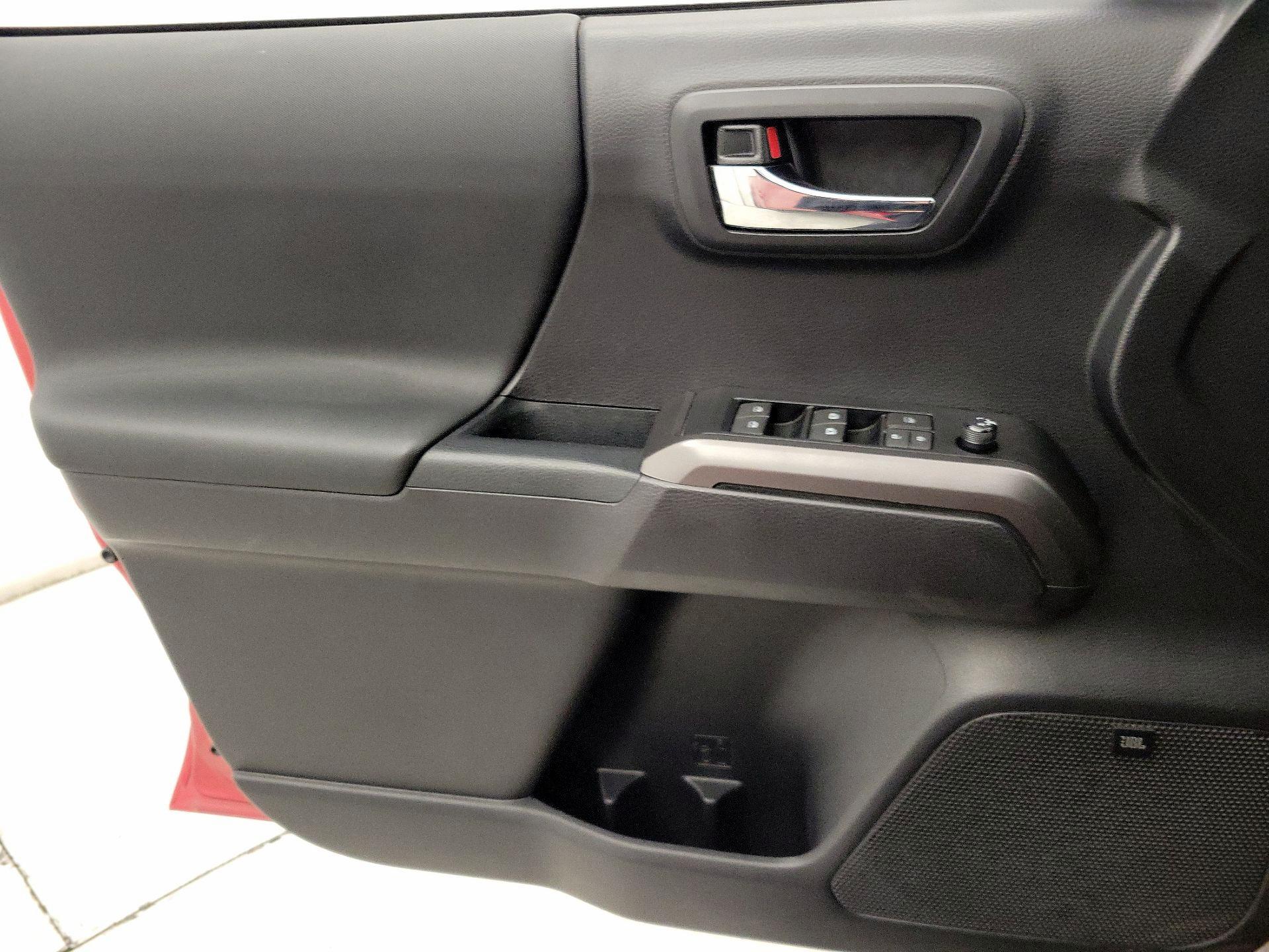 Thumbnail: 2021 Toyota Tacoma - 12