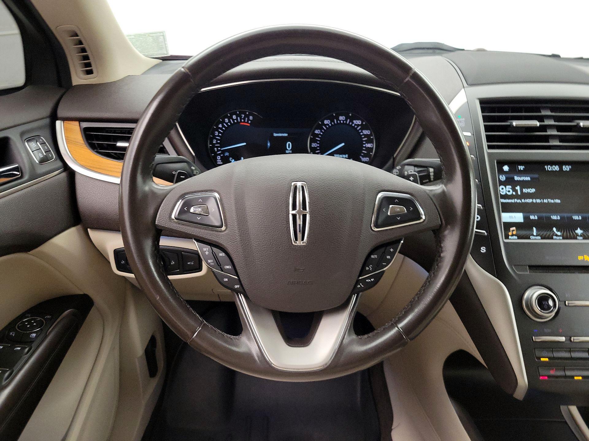 Thumbnail: 2017 Lincoln MKC - 10