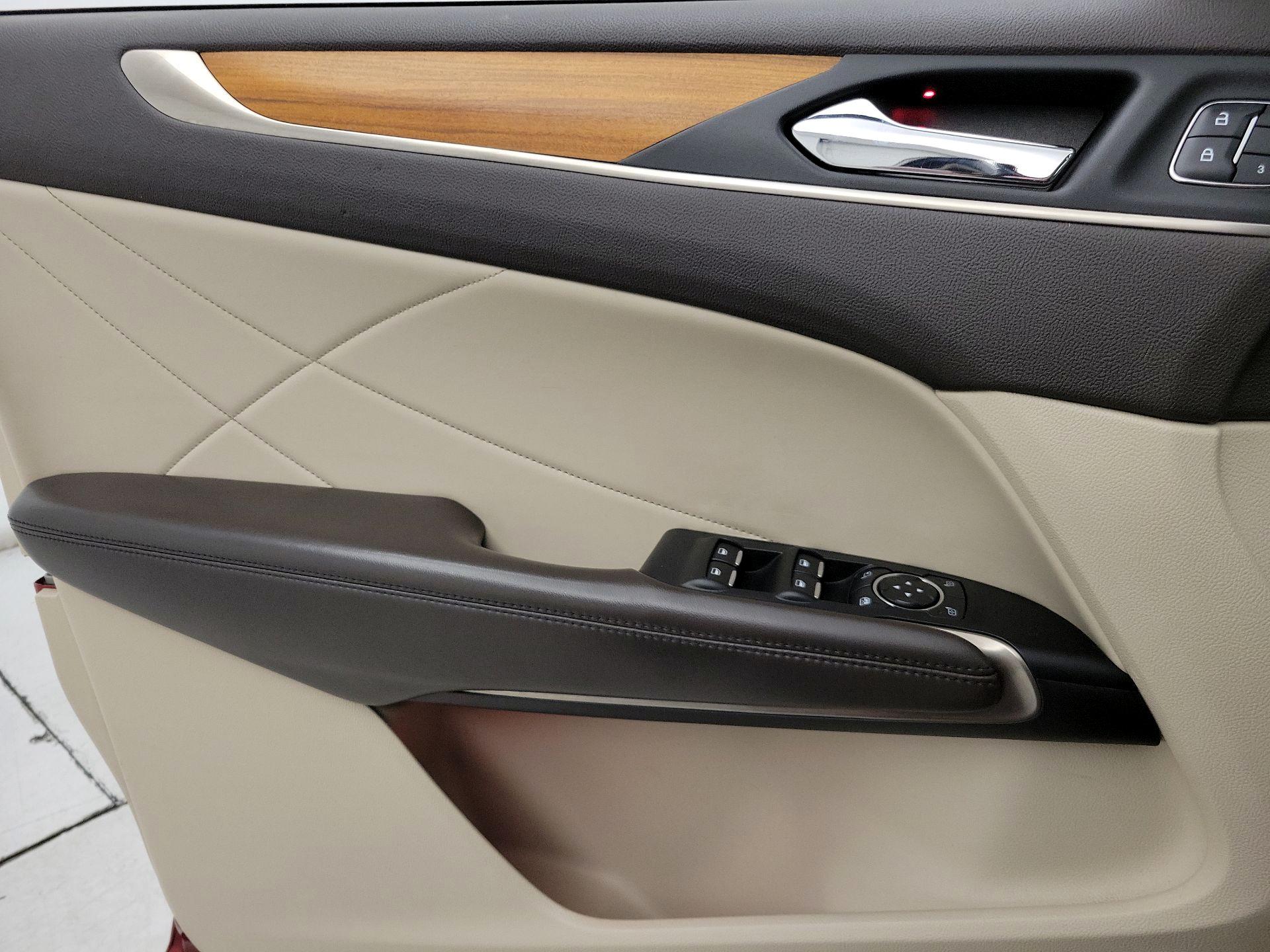 Thumbnail: 2017 Lincoln MKC - 12