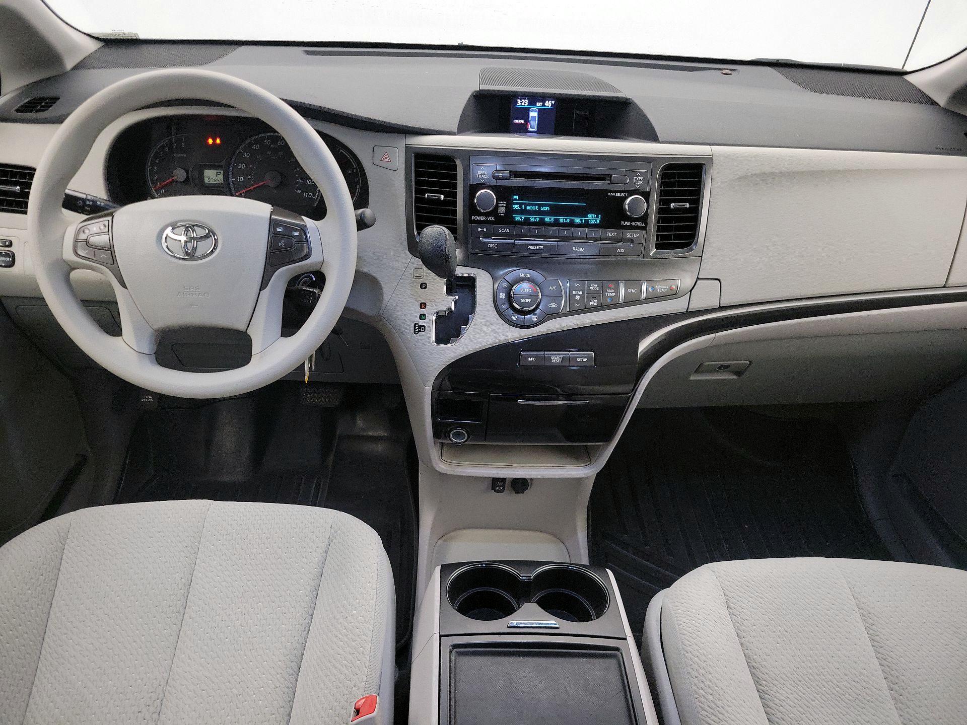 Thumbnail: 2014 Toyota Sienna - 9