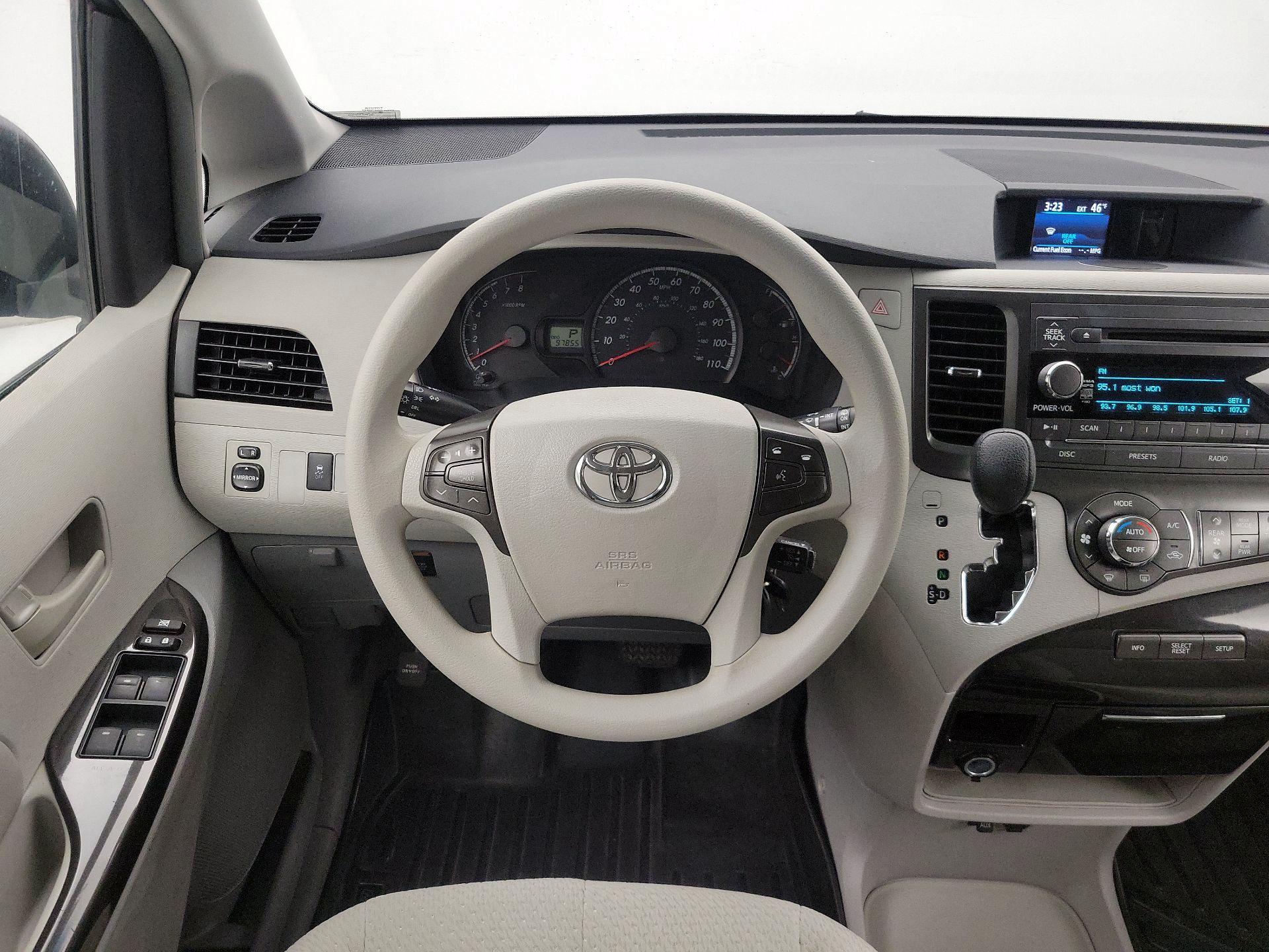 Thumbnail: 2014 Toyota Sienna - 10