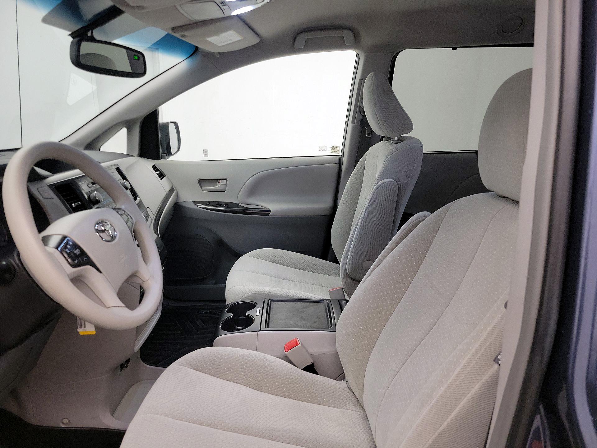 Thumbnail: 2014 Toyota Sienna - 11