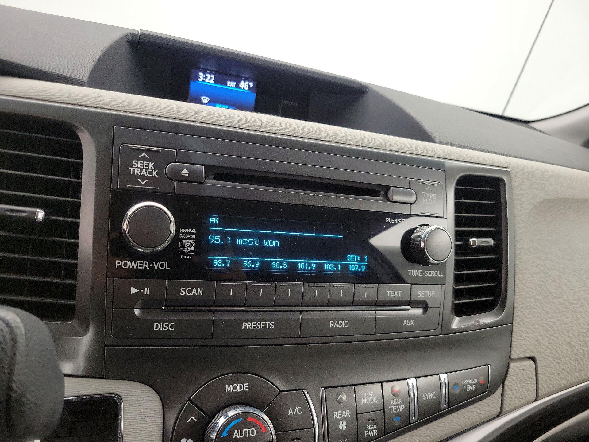 Thumbnail: 2014 Toyota Sienna - 15