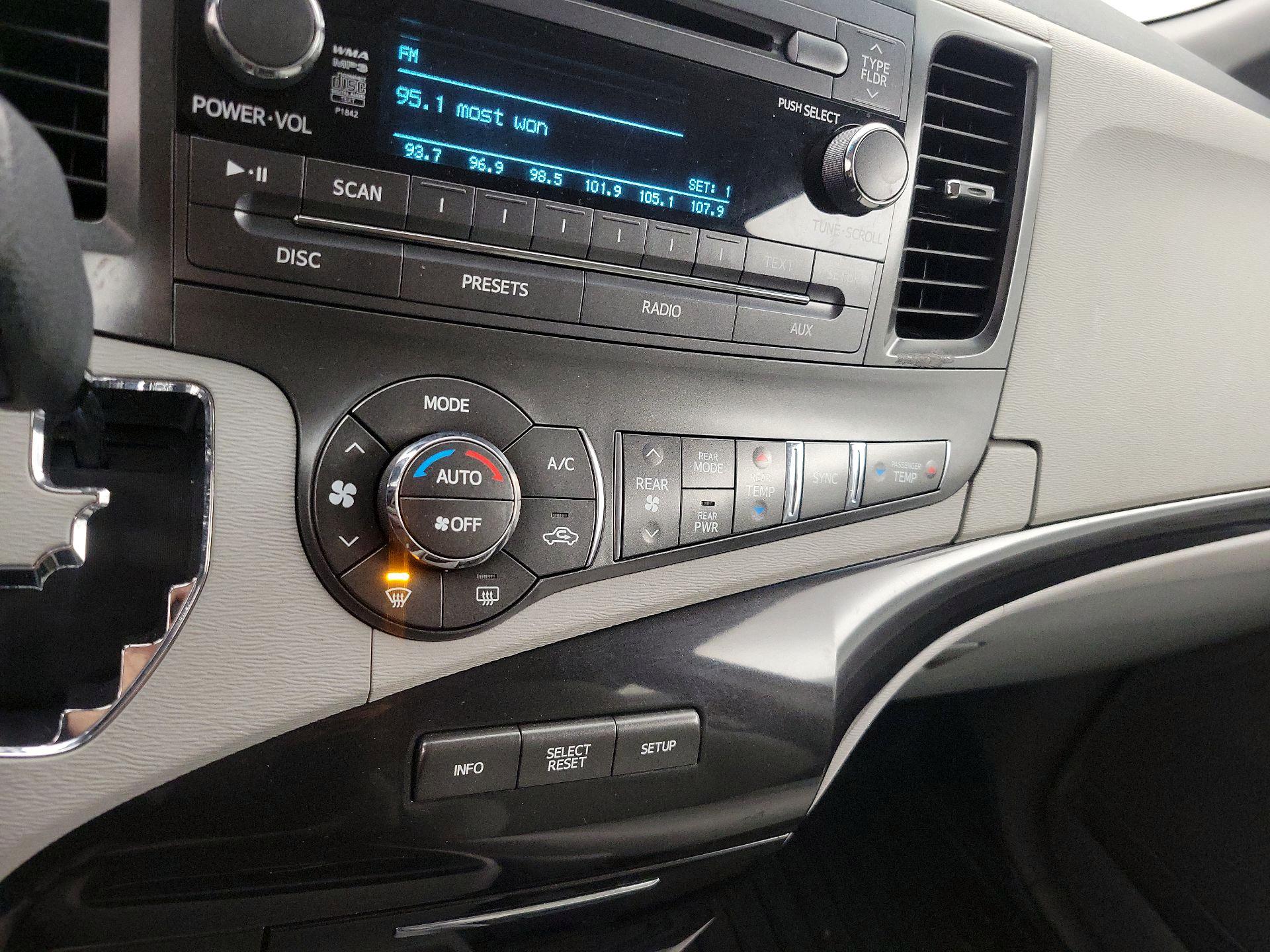 Thumbnail: 2014 Toyota Sienna - 16