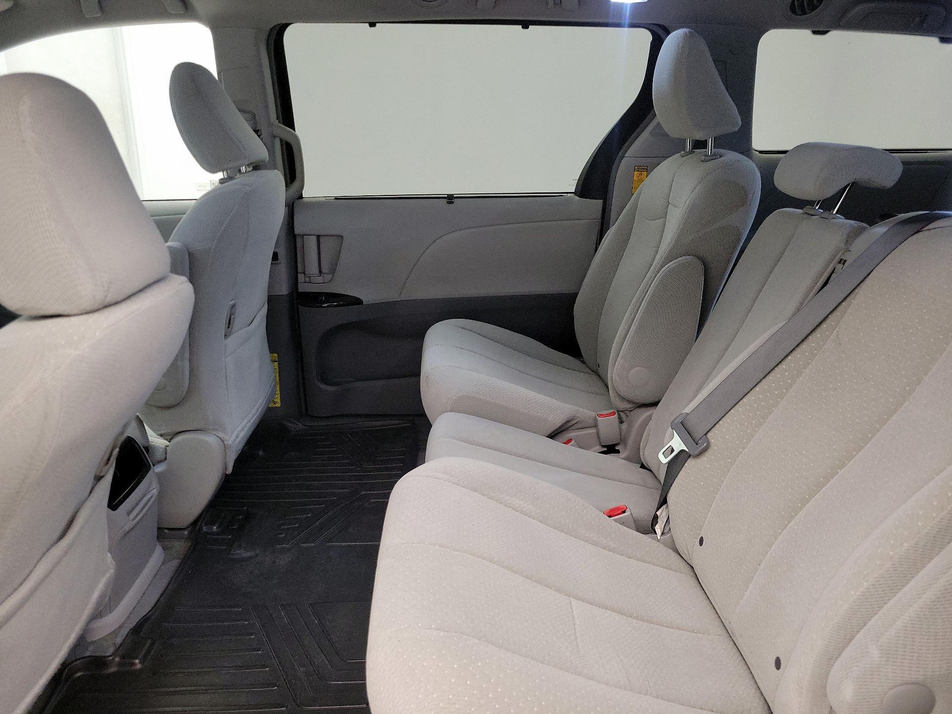 Thumbnail: 2014 Toyota Sienna - 19