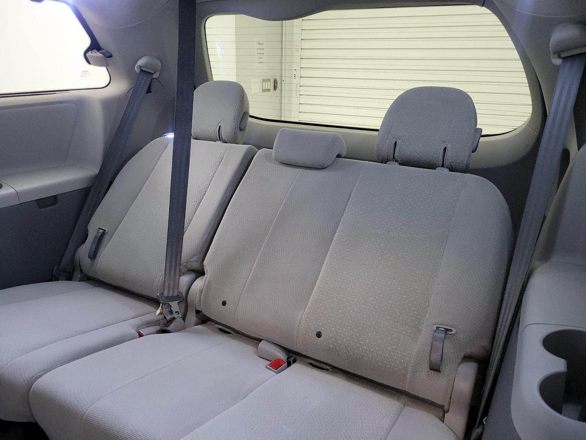 Thumbnail: 2014 Toyota Sienna - 20