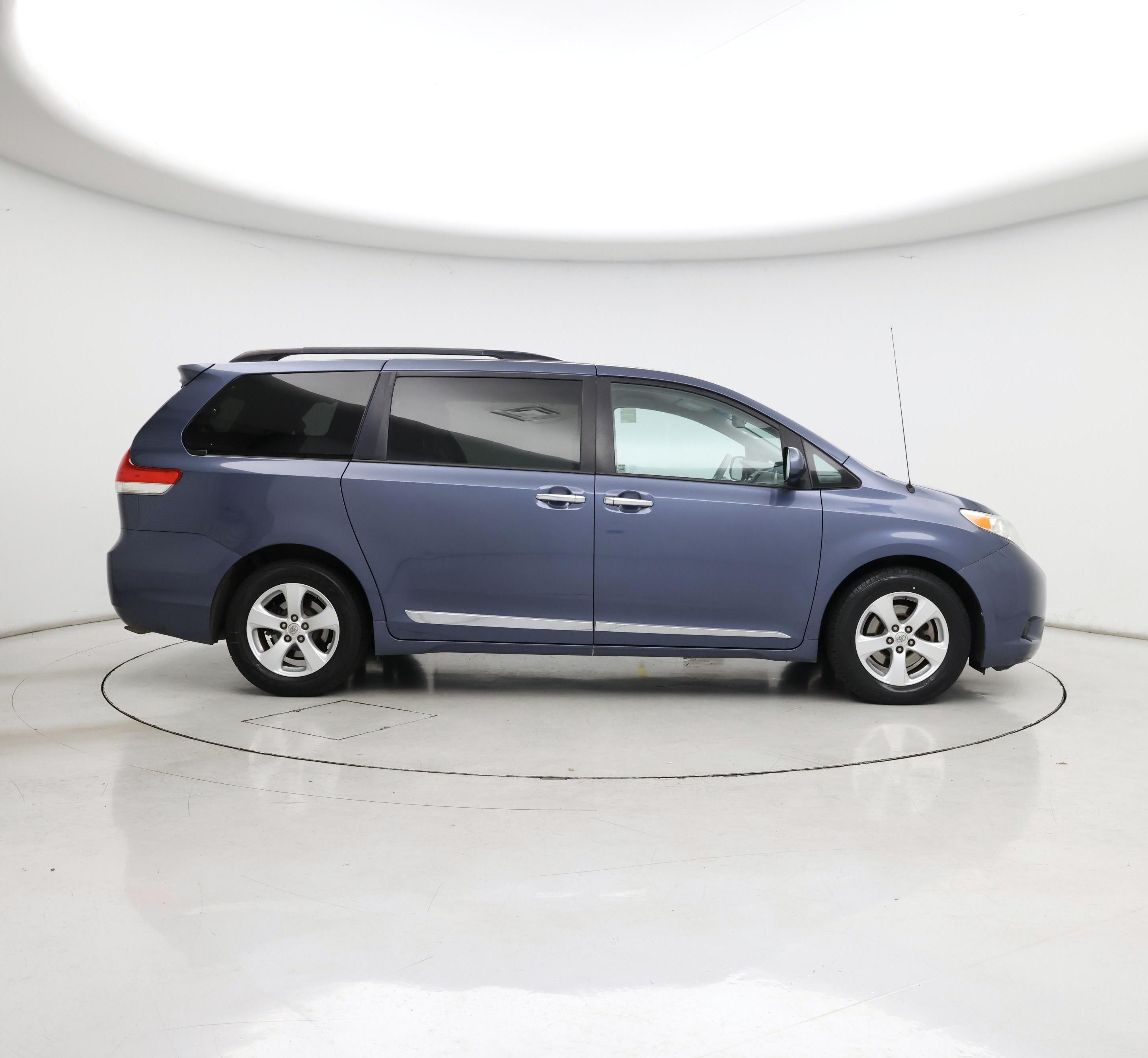 Thumbnail: 2014 Toyota Sienna - 7