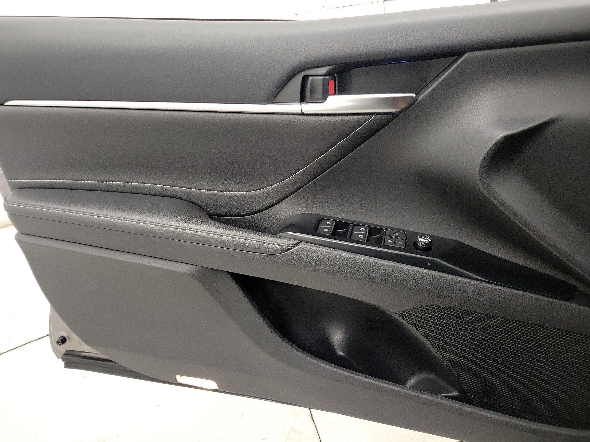 Thumbnail: 2018 Toyota Camry - 12