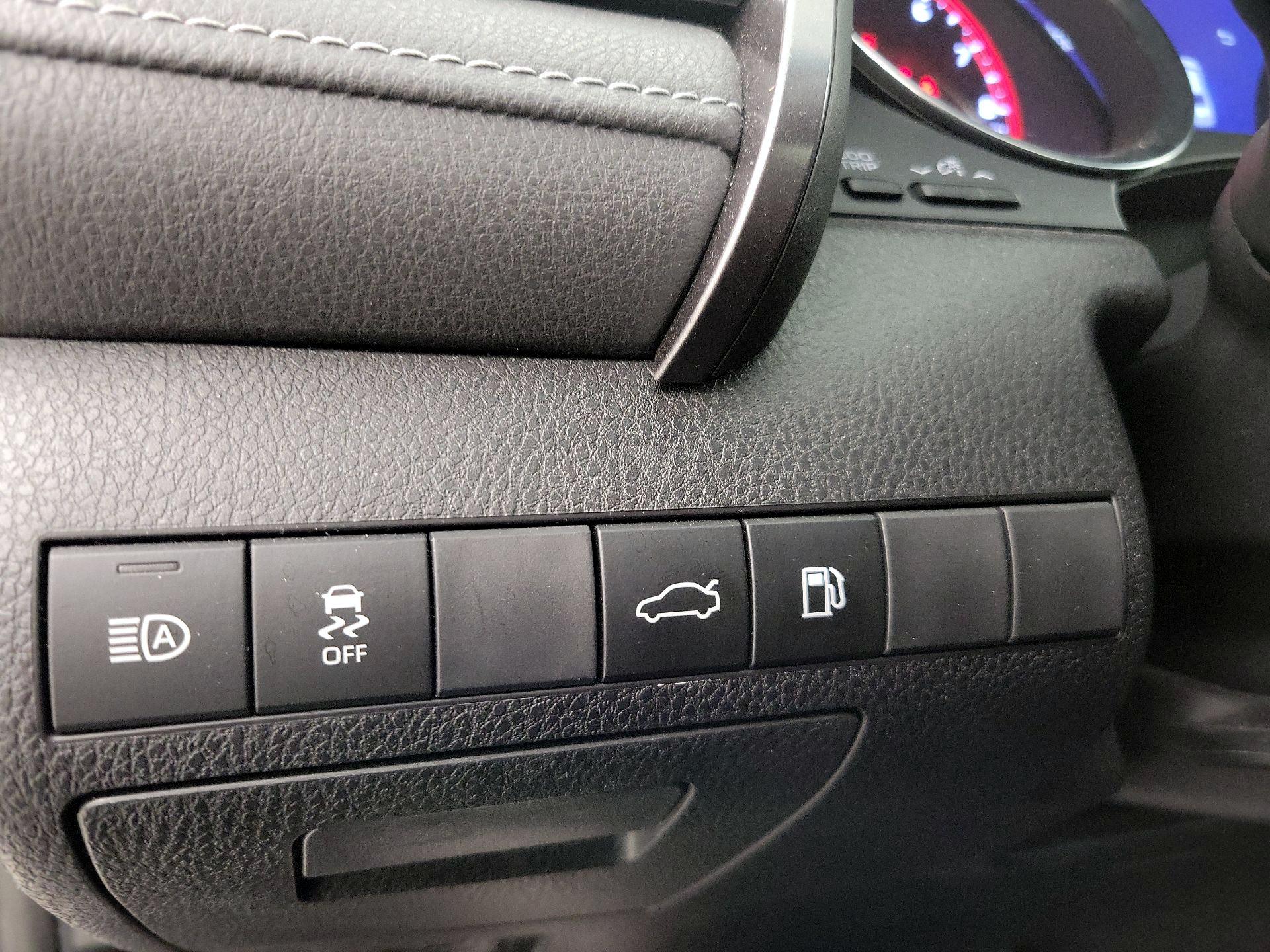 Thumbnail: 2018 Toyota Camry - 13