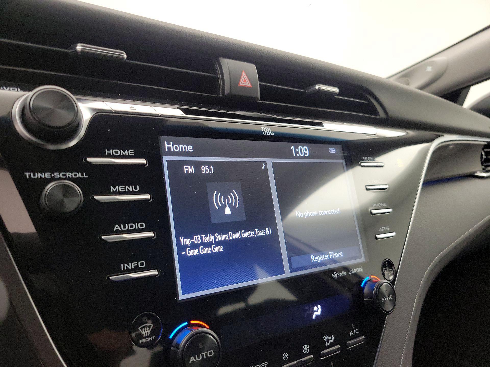 Thumbnail: 2018 Toyota Camry - 15