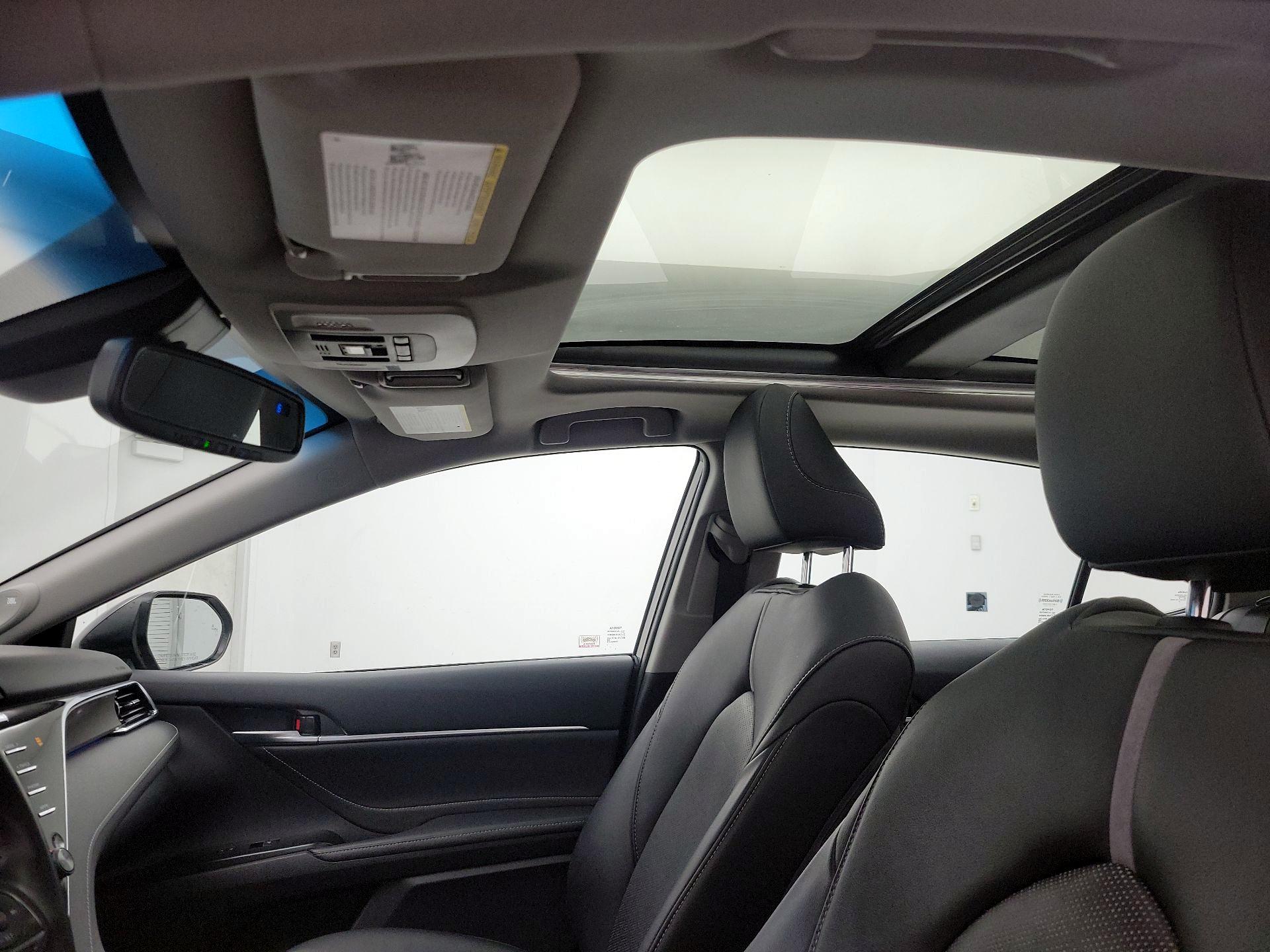 Thumbnail: 2018 Toyota Camry - 18