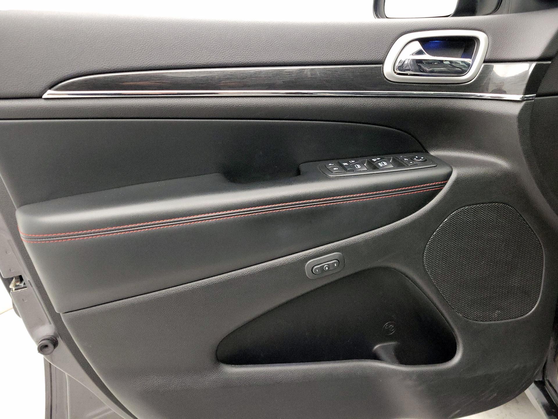 Thumbnail: 2018 Jeep Grand Cherokee - 12