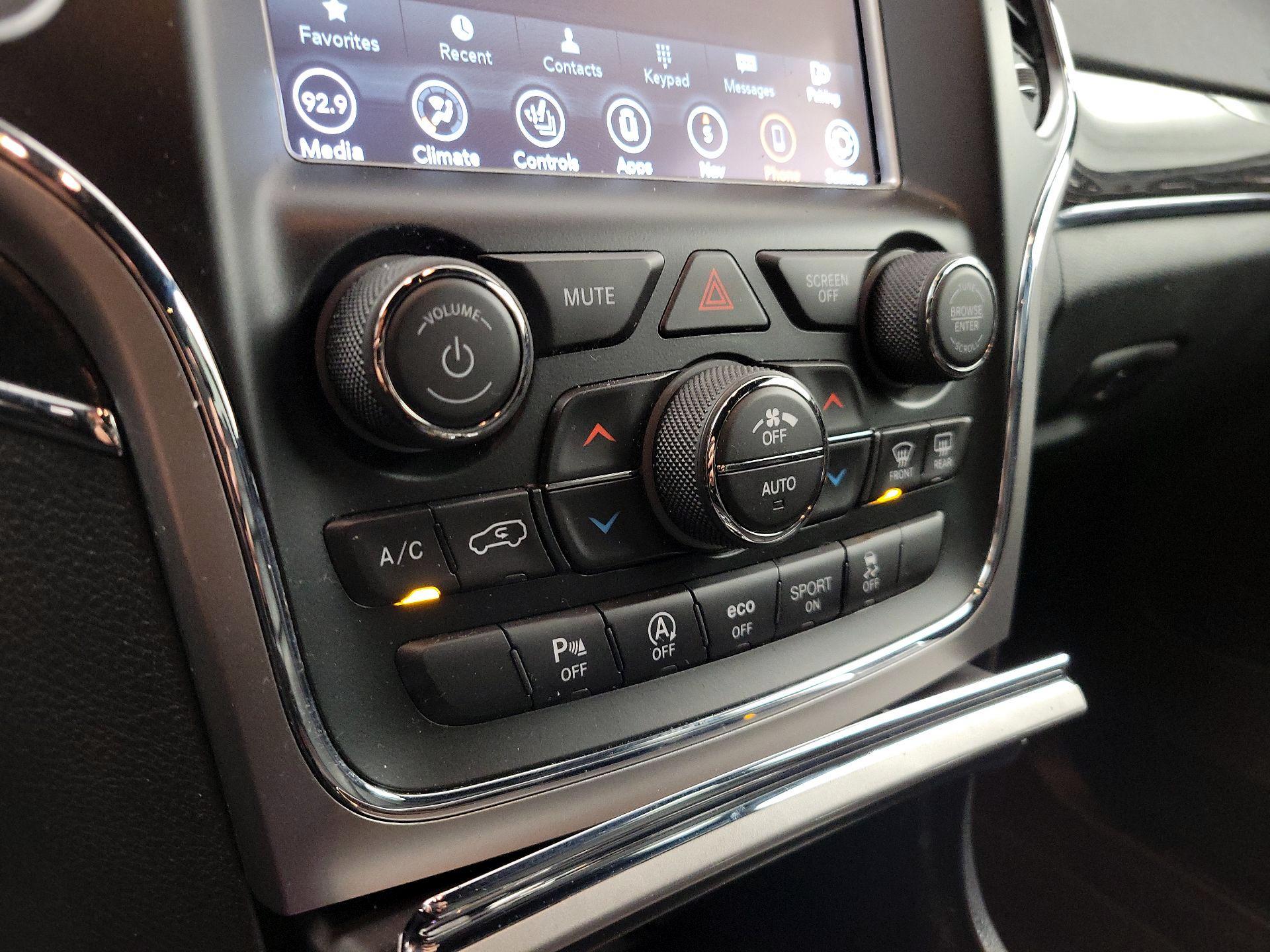 Thumbnail: 2018 Jeep Grand Cherokee - 17