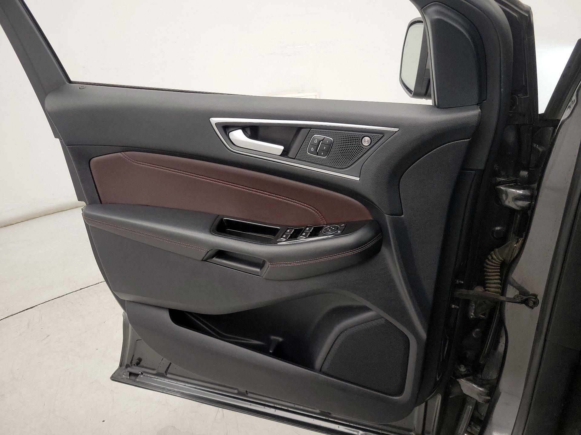 Thumbnail: 2020 Ford Edge - 12