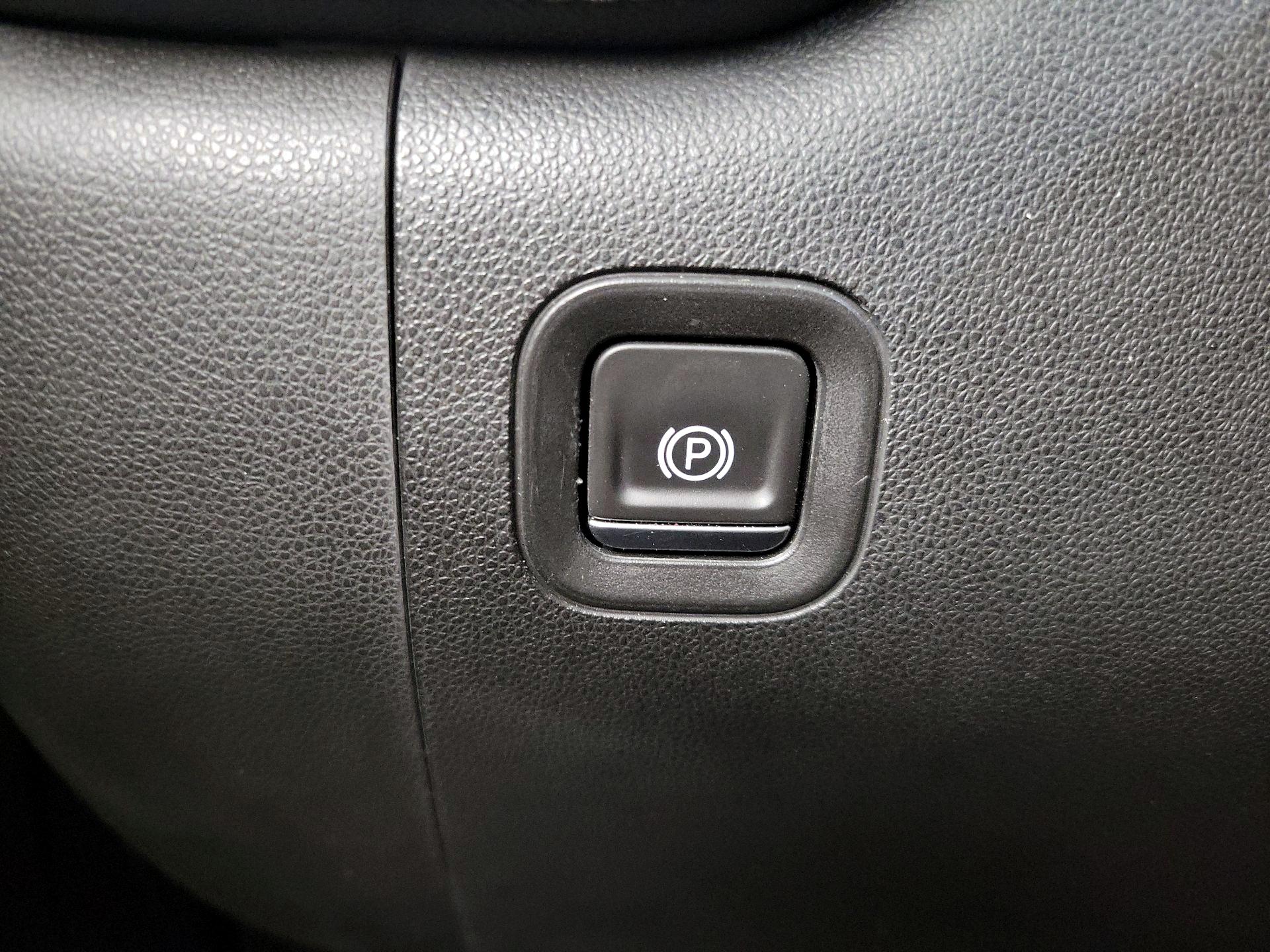 Thumbnail: 2019 Chevrolet Silverado 1500 - 13