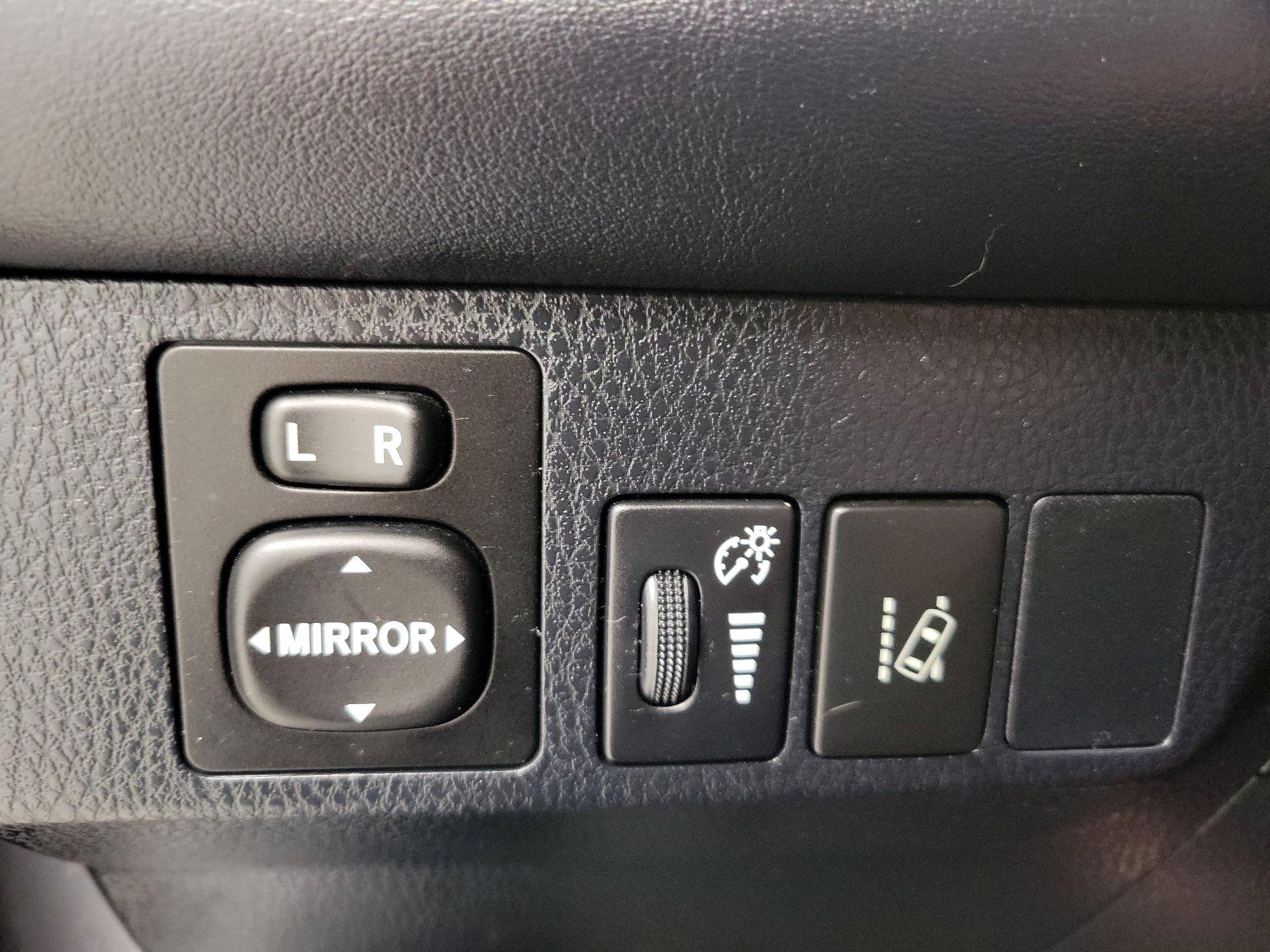 Thumbnail: 2018 Toyota RAV4 - 13