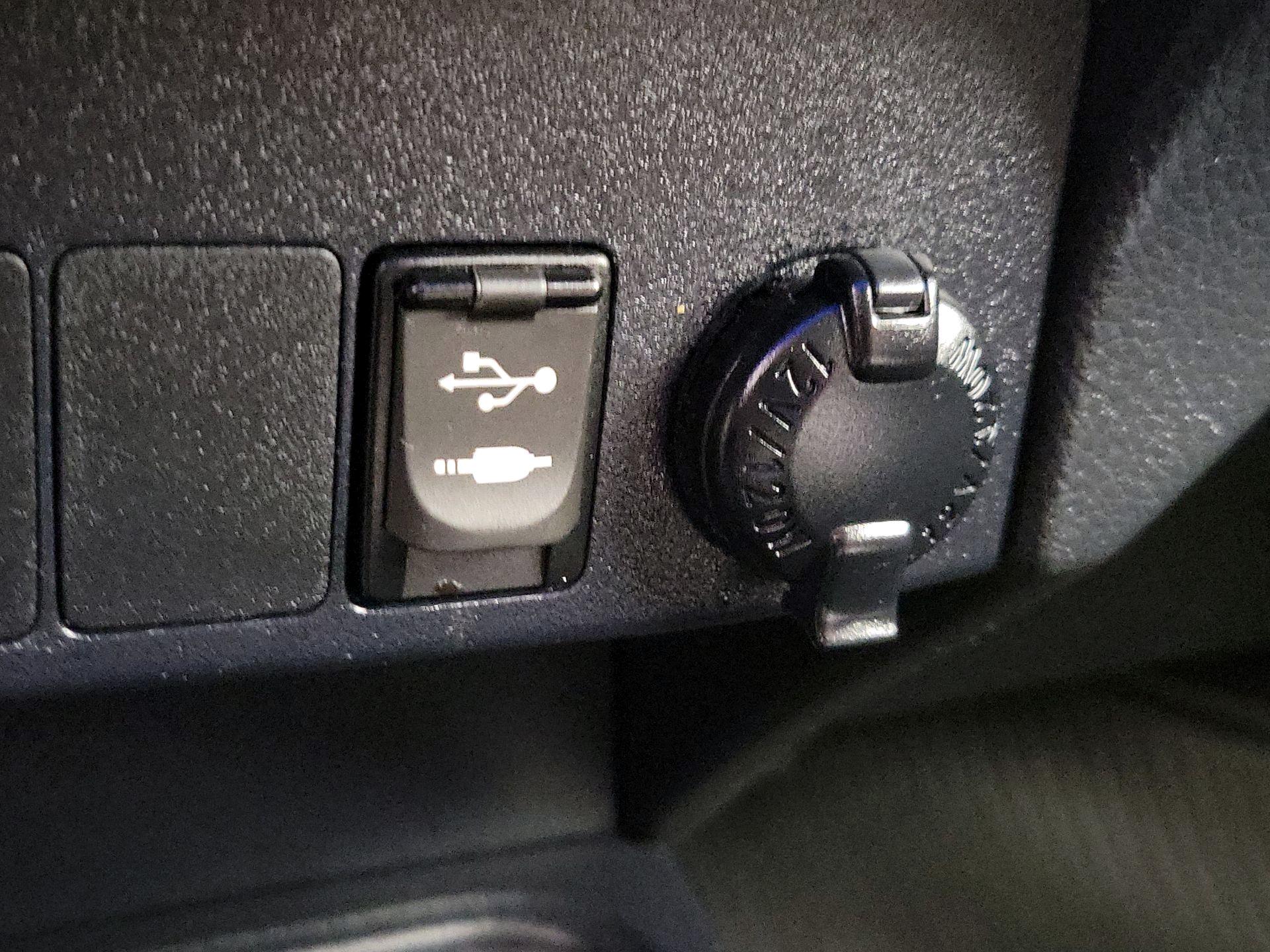 Thumbnail: 2018 Toyota RAV4 - 18