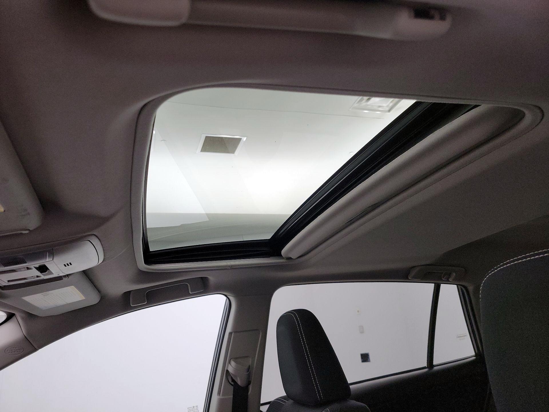 Thumbnail: 2018 Toyota RAV4 - 19