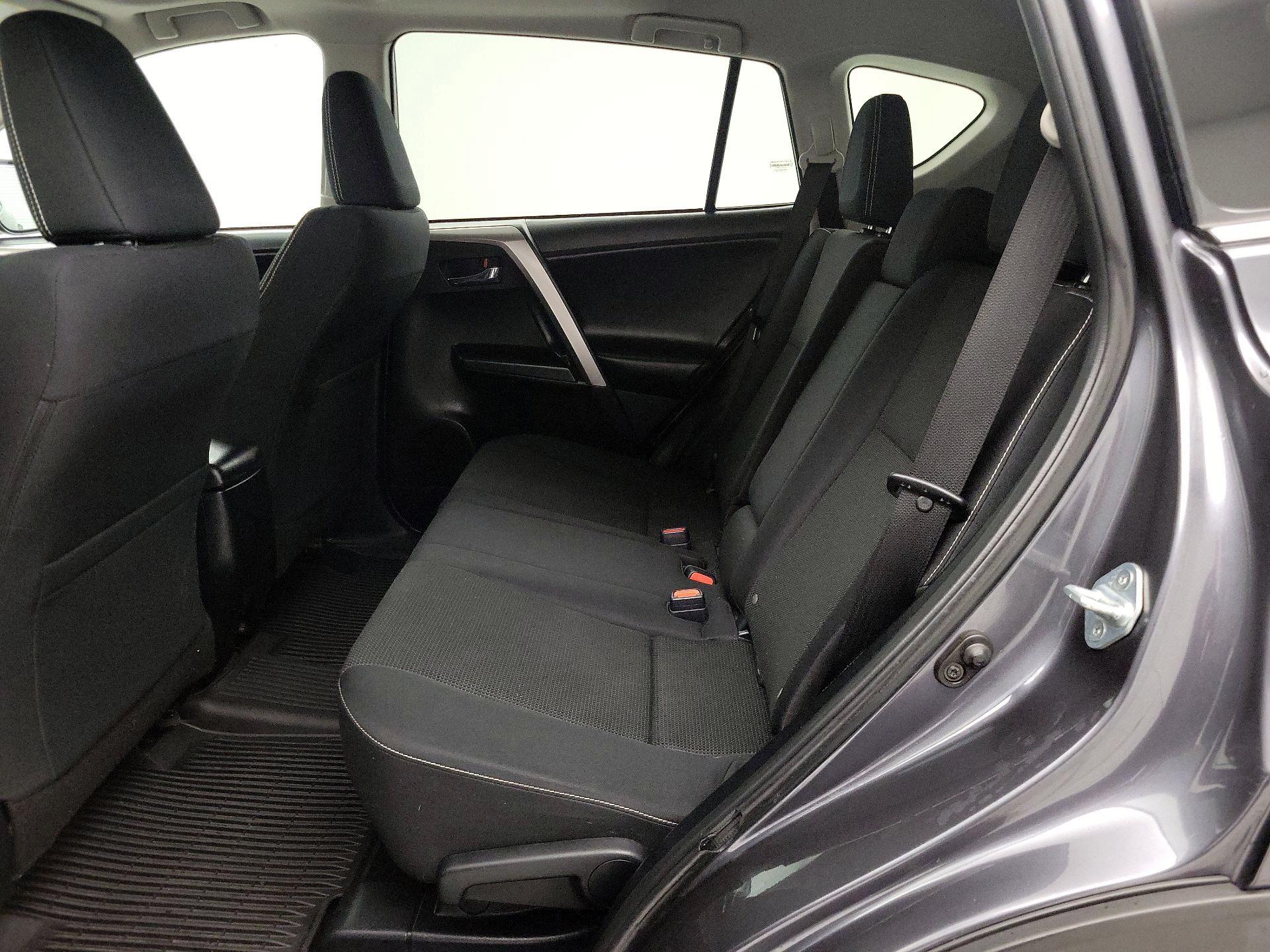 Thumbnail: 2018 Toyota RAV4 - 20