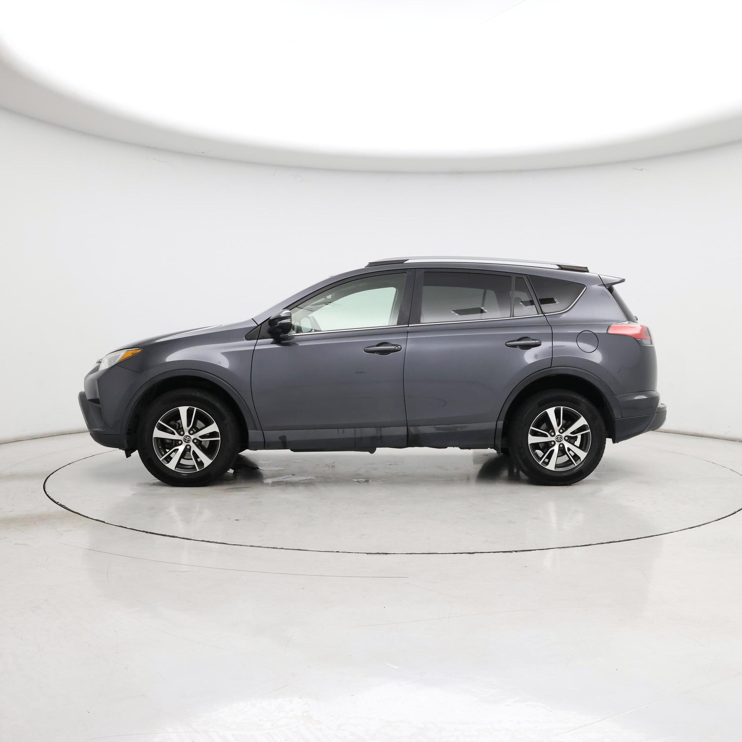 Thumbnail: 2018 Toyota RAV4 - 3