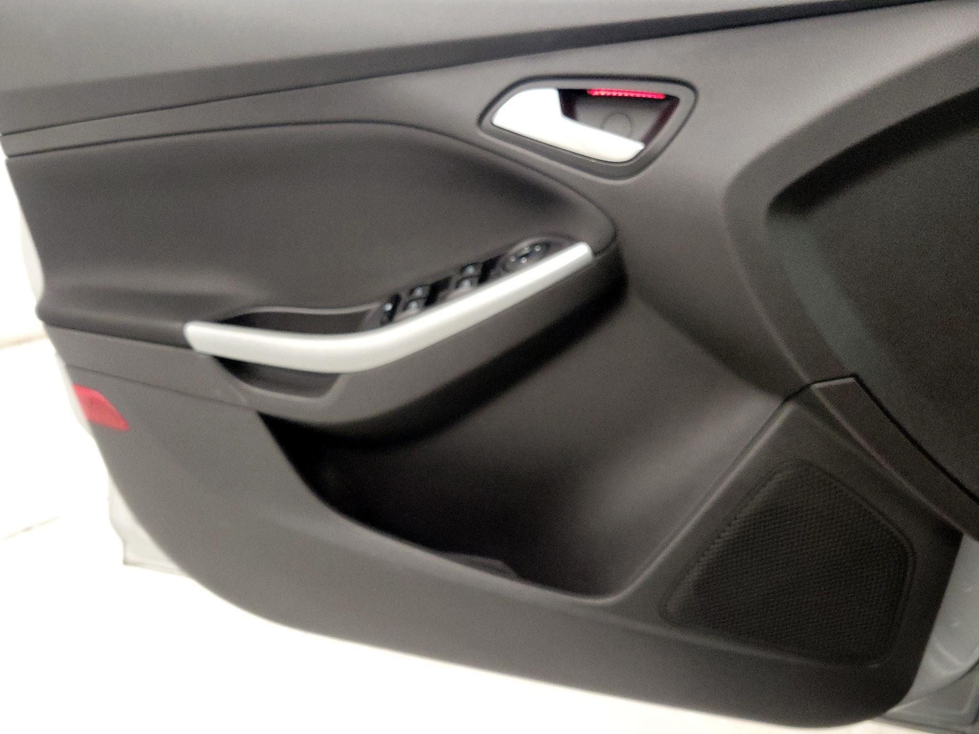 Thumbnail: 2014 Ford Focus - 12