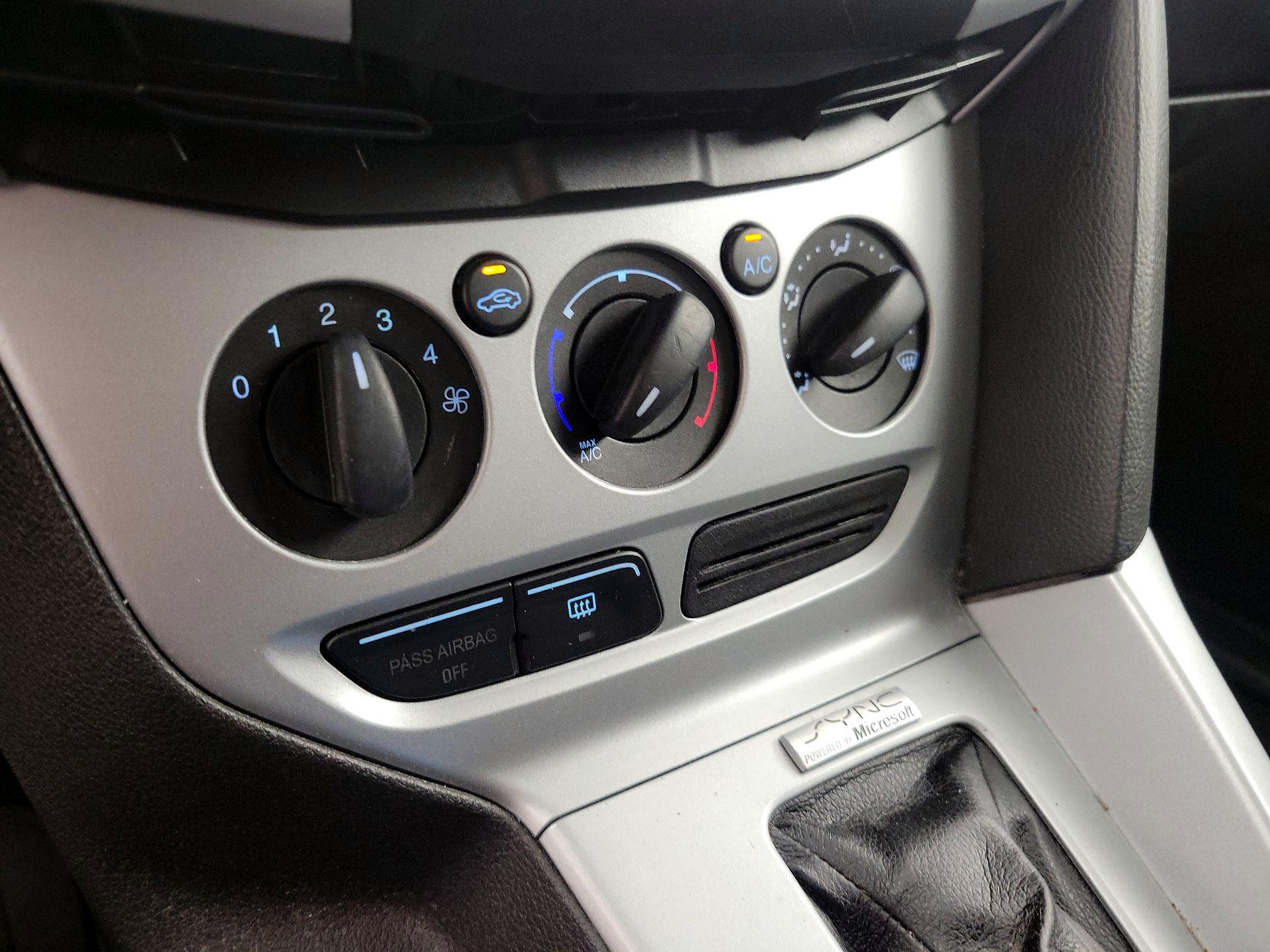 Thumbnail: 2014 Ford Focus - 15