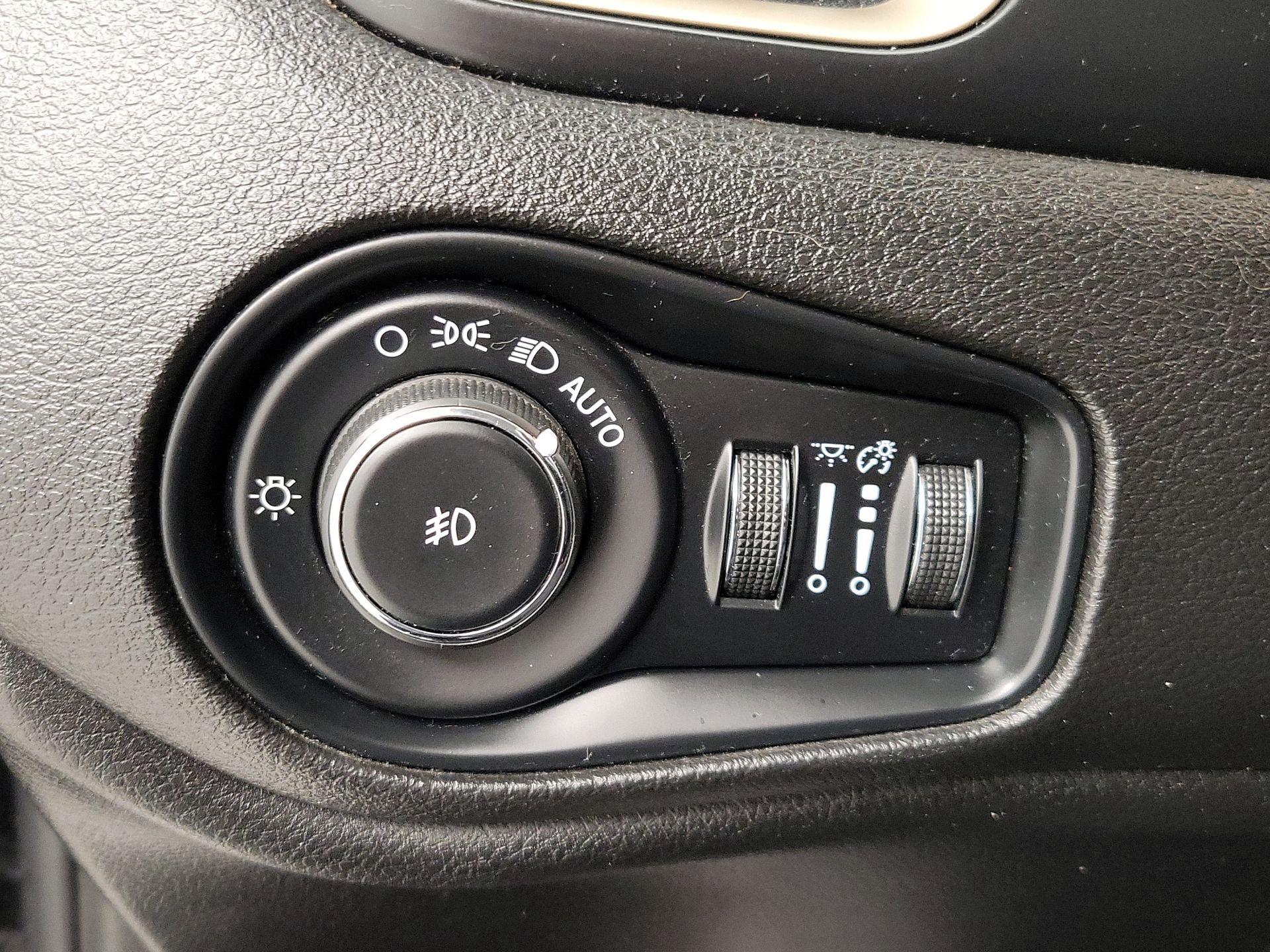 Thumbnail: 2017 Jeep Renegade - 13