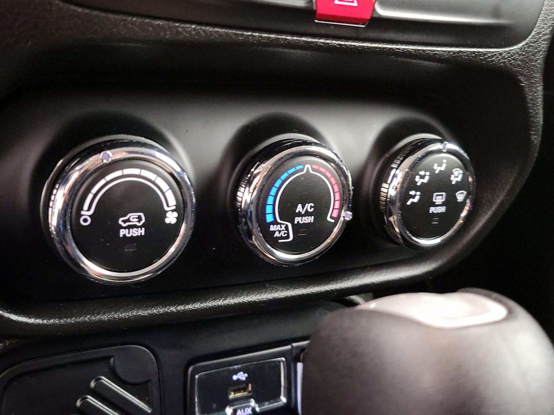 Thumbnail: 2017 Jeep Renegade - 16