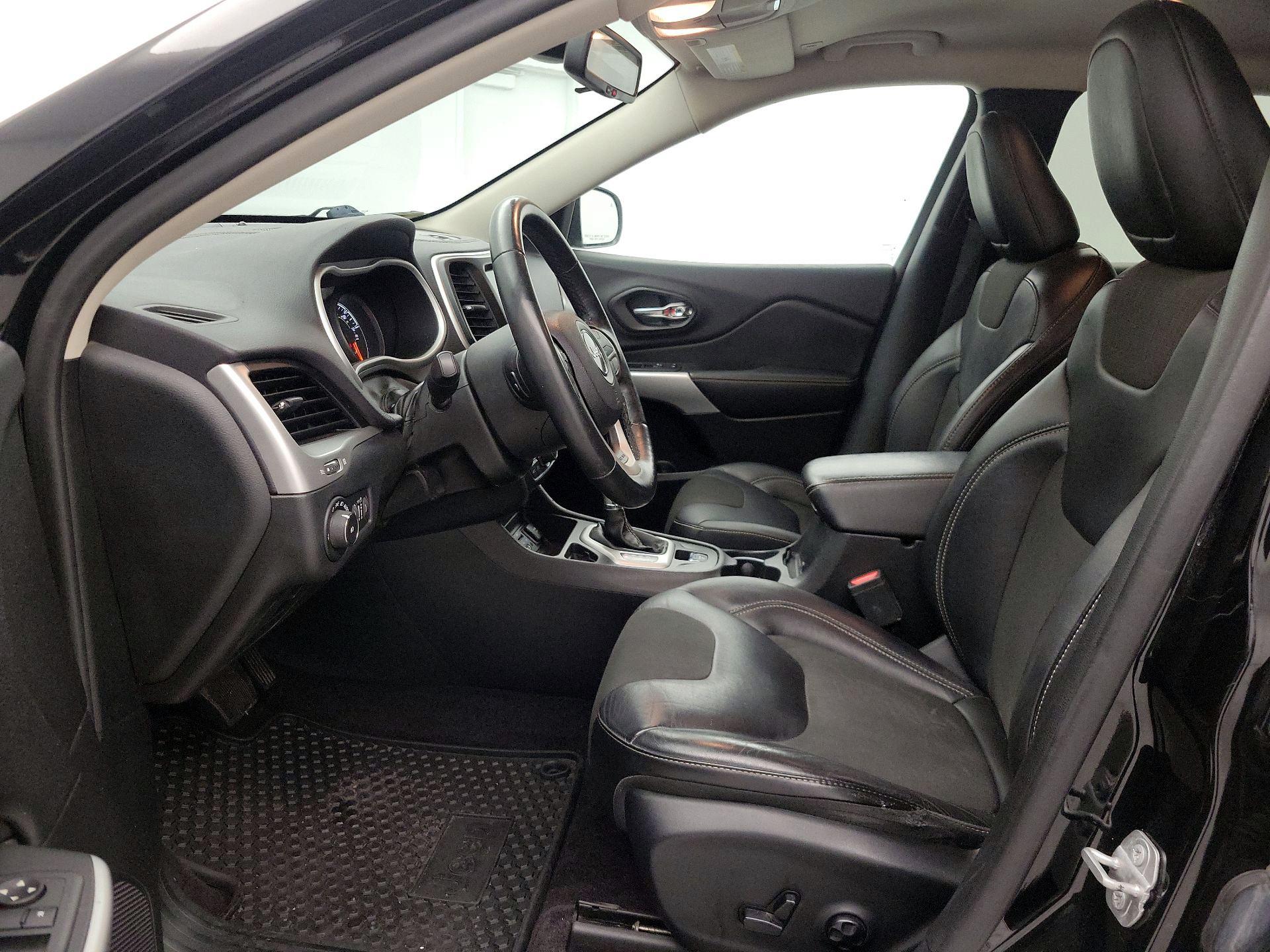 Thumbnail: 2018 Jeep Cherokee - 11