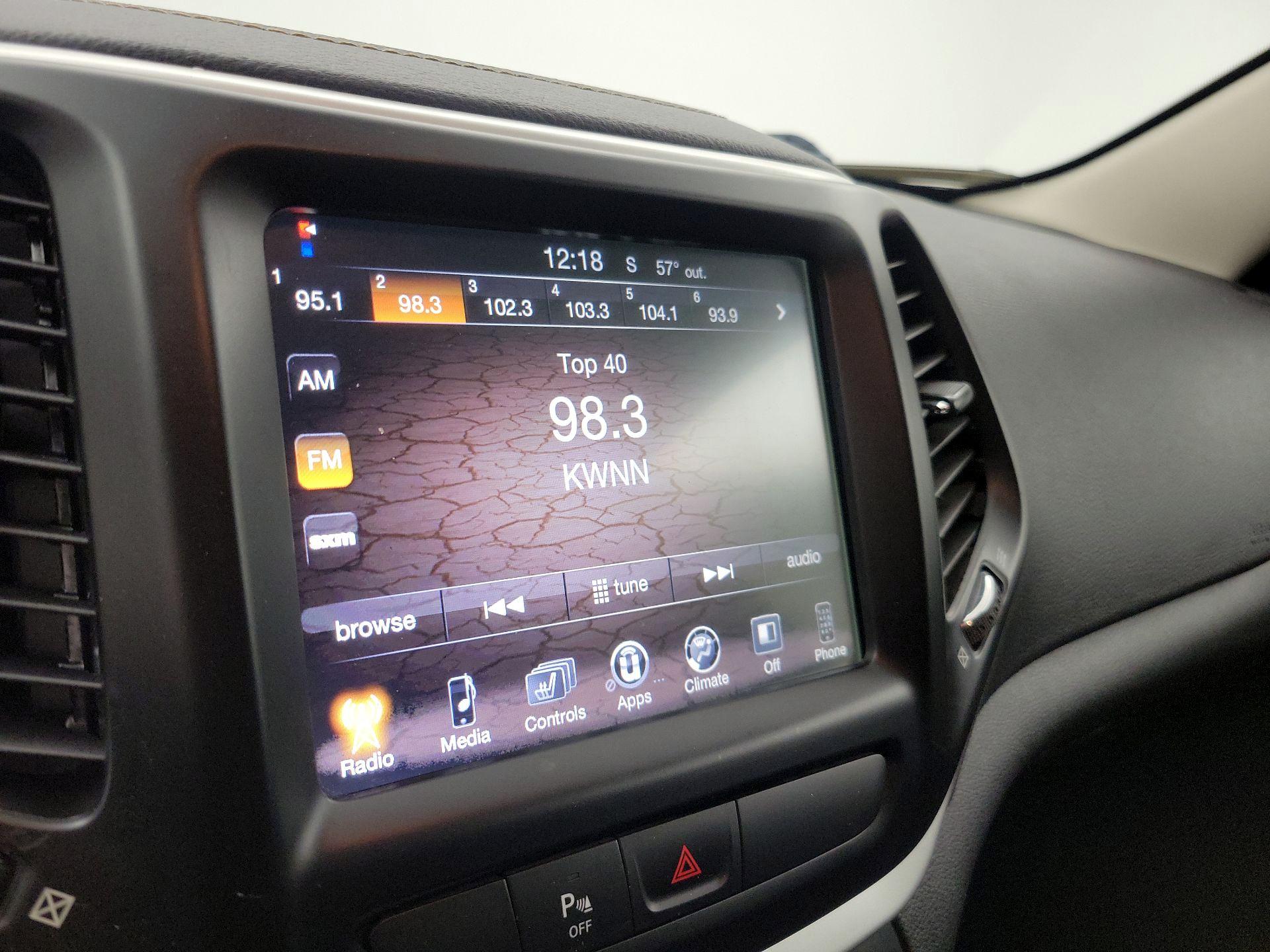 Thumbnail: 2018 Jeep Cherokee - 15