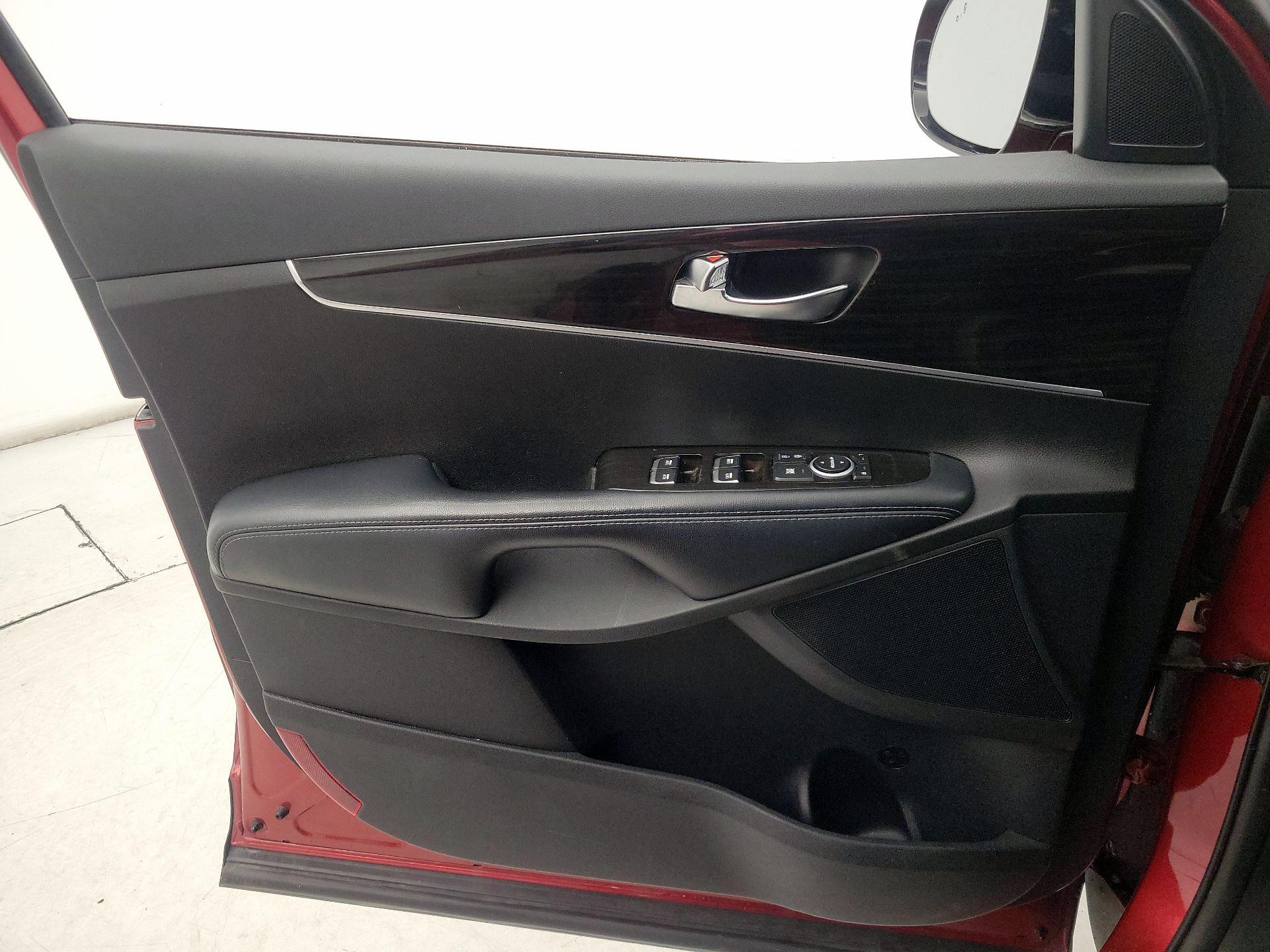 Thumbnail: 2019 Kia Sorento - 12