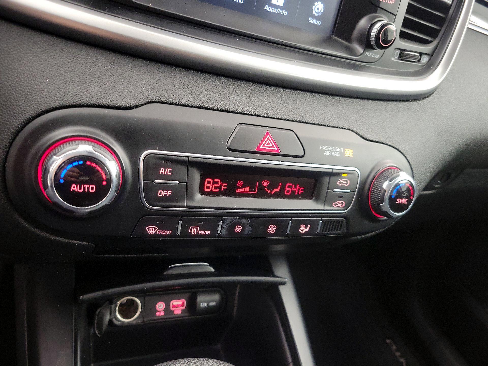 Thumbnail: 2019 Kia Sorento - 16