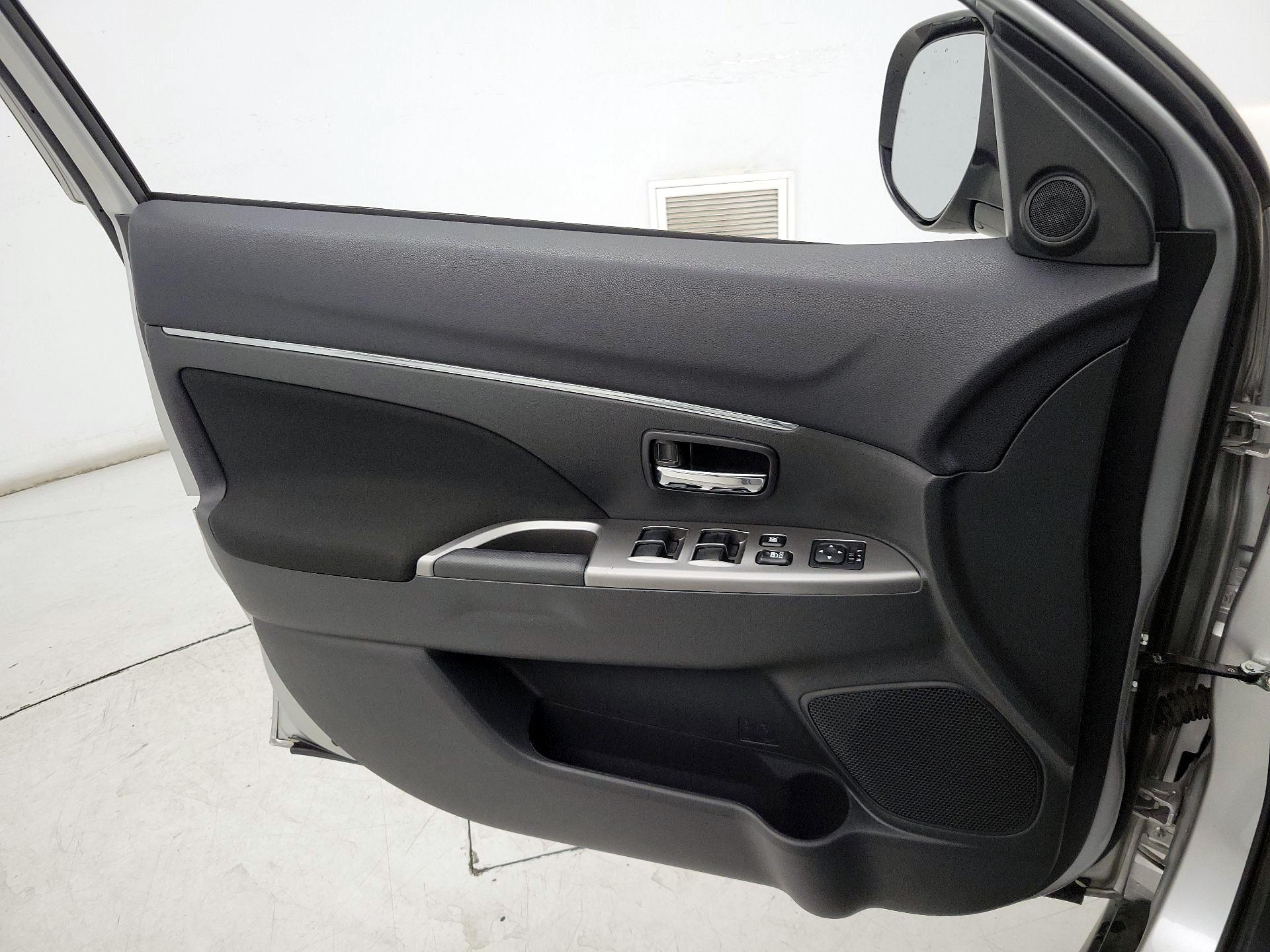 Thumbnail: 2018 Mitsubishi Outlander Sport - 12