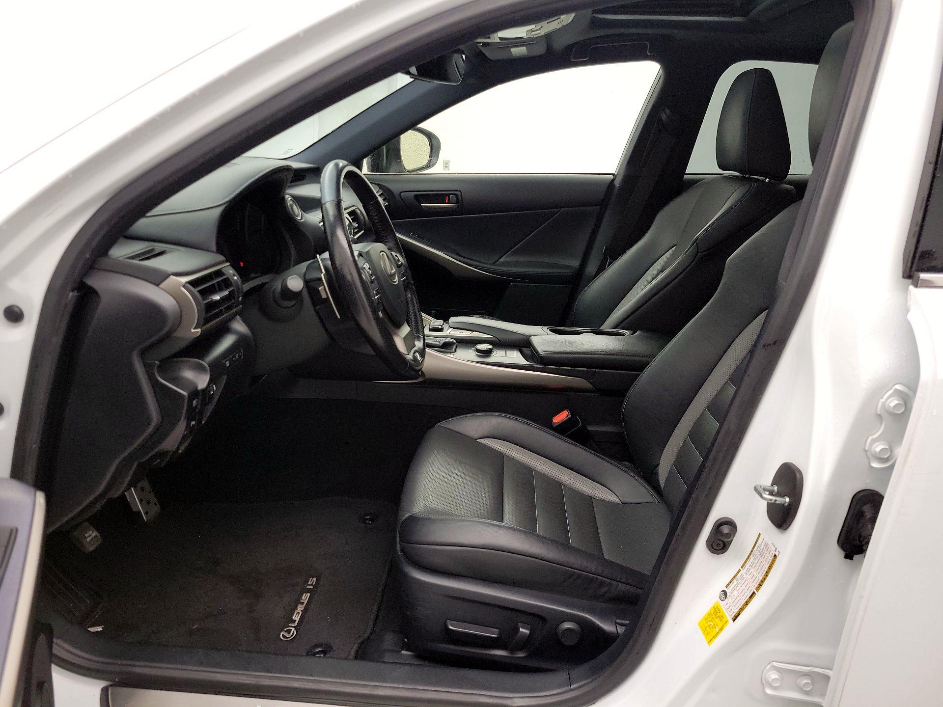 Thumbnail: 2020 Lexus IS - 11