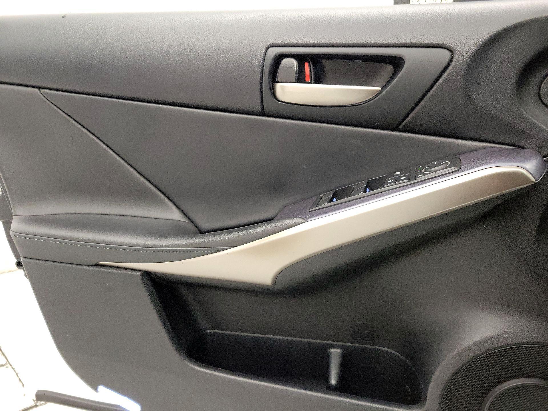 Thumbnail: 2020 Lexus IS - 12