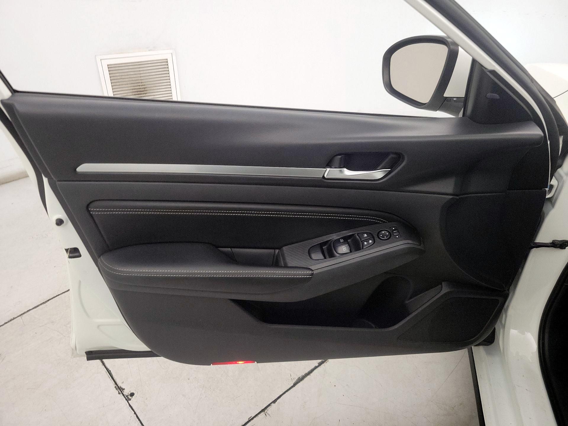 Thumbnail: 2019 Nissan Altima - 12