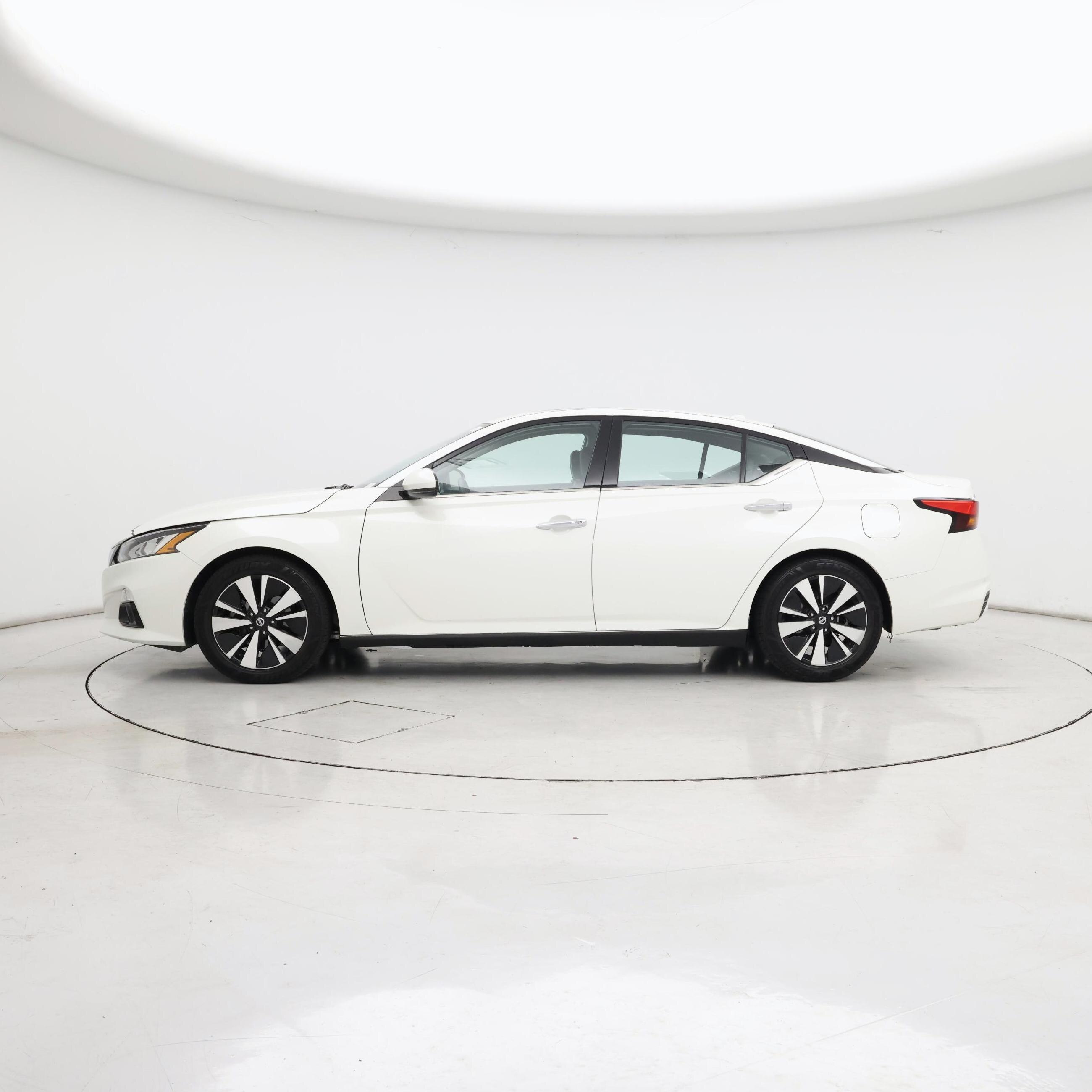 Thumbnail: 2019 Nissan Altima - 3