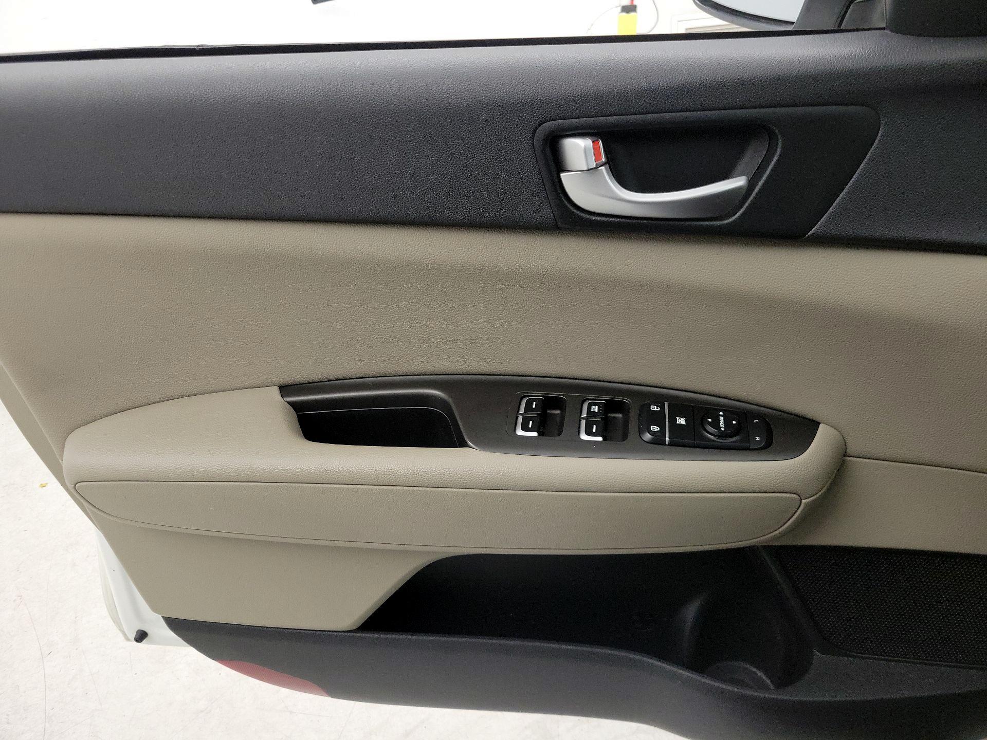 Thumbnail: 2016 Kia Optima - 12