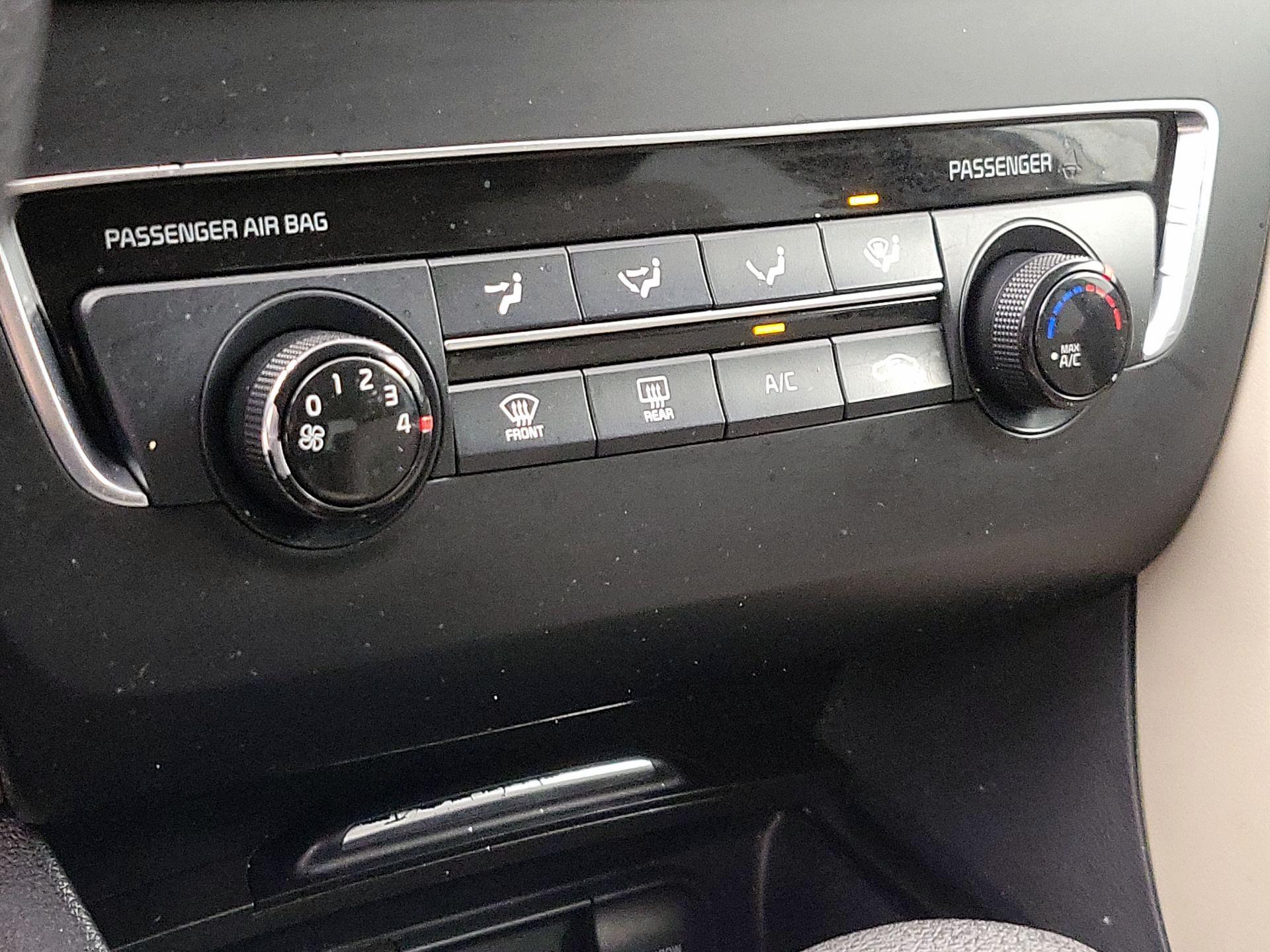 Thumbnail: 2016 Kia Optima - 16