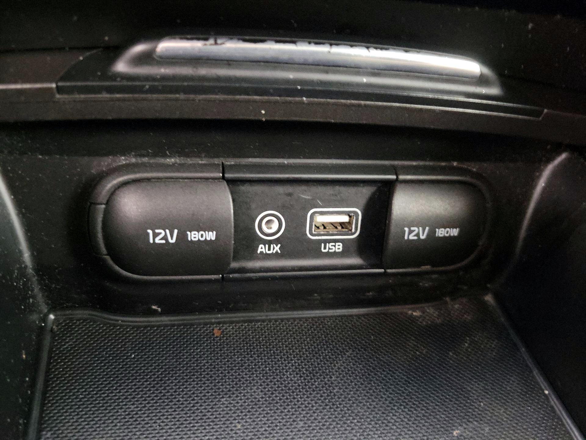 Thumbnail: 2016 Kia Optima - 18