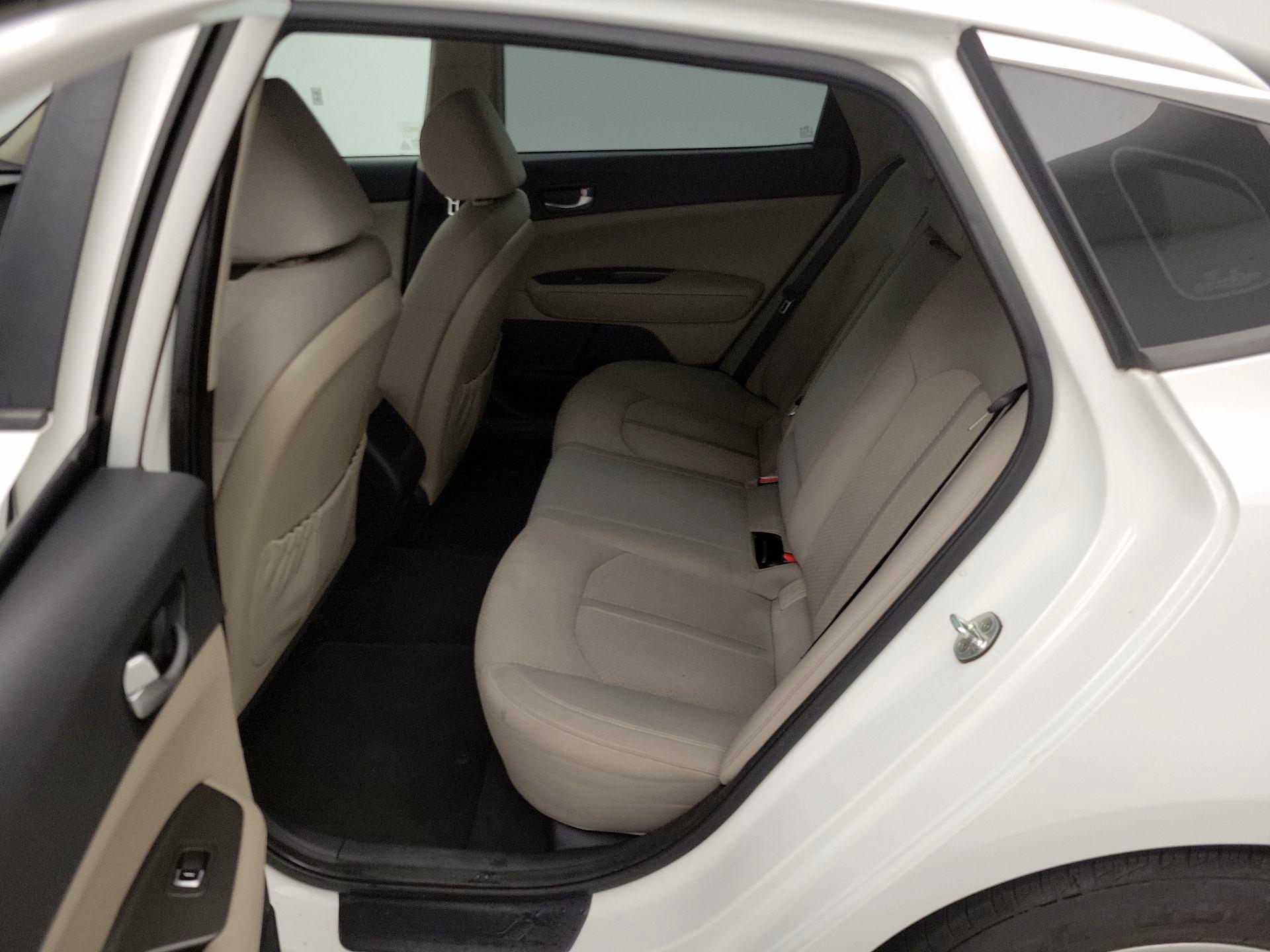 Thumbnail: 2016 Kia Optima - 19