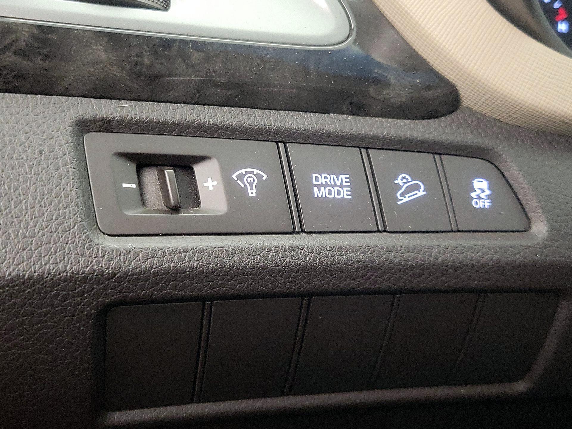 Thumbnail: 2017 Hyundai Santa Fe - 13