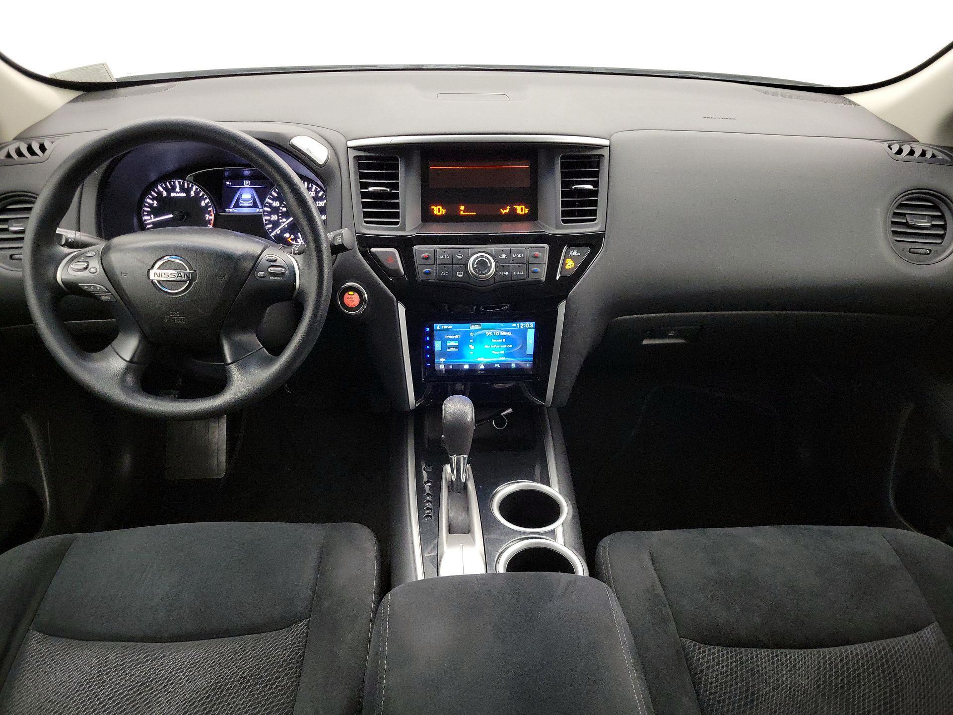 Thumbnail: 2016 Nissan Pathfinder - 9