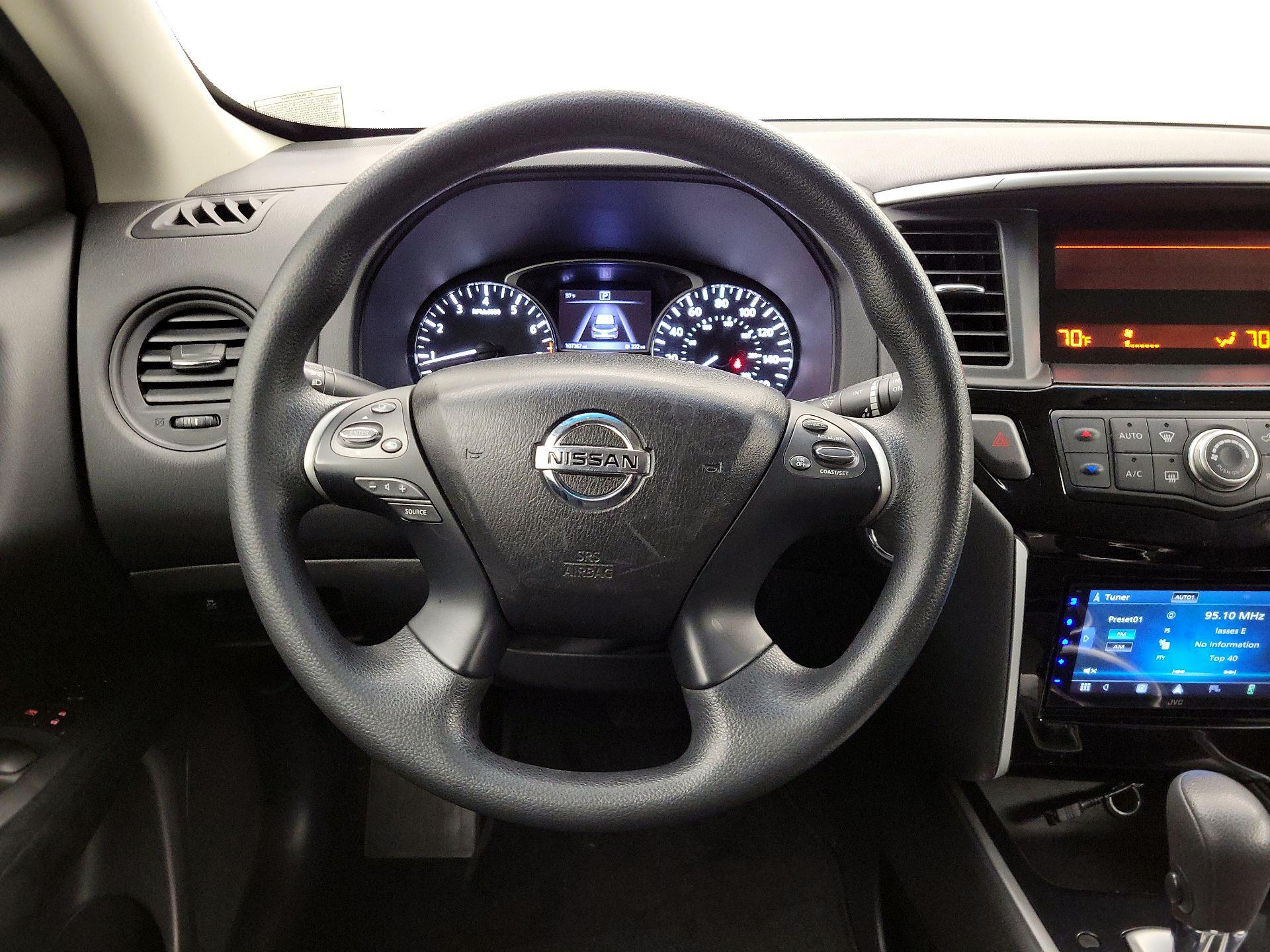 Thumbnail: 2016 Nissan Pathfinder - 10