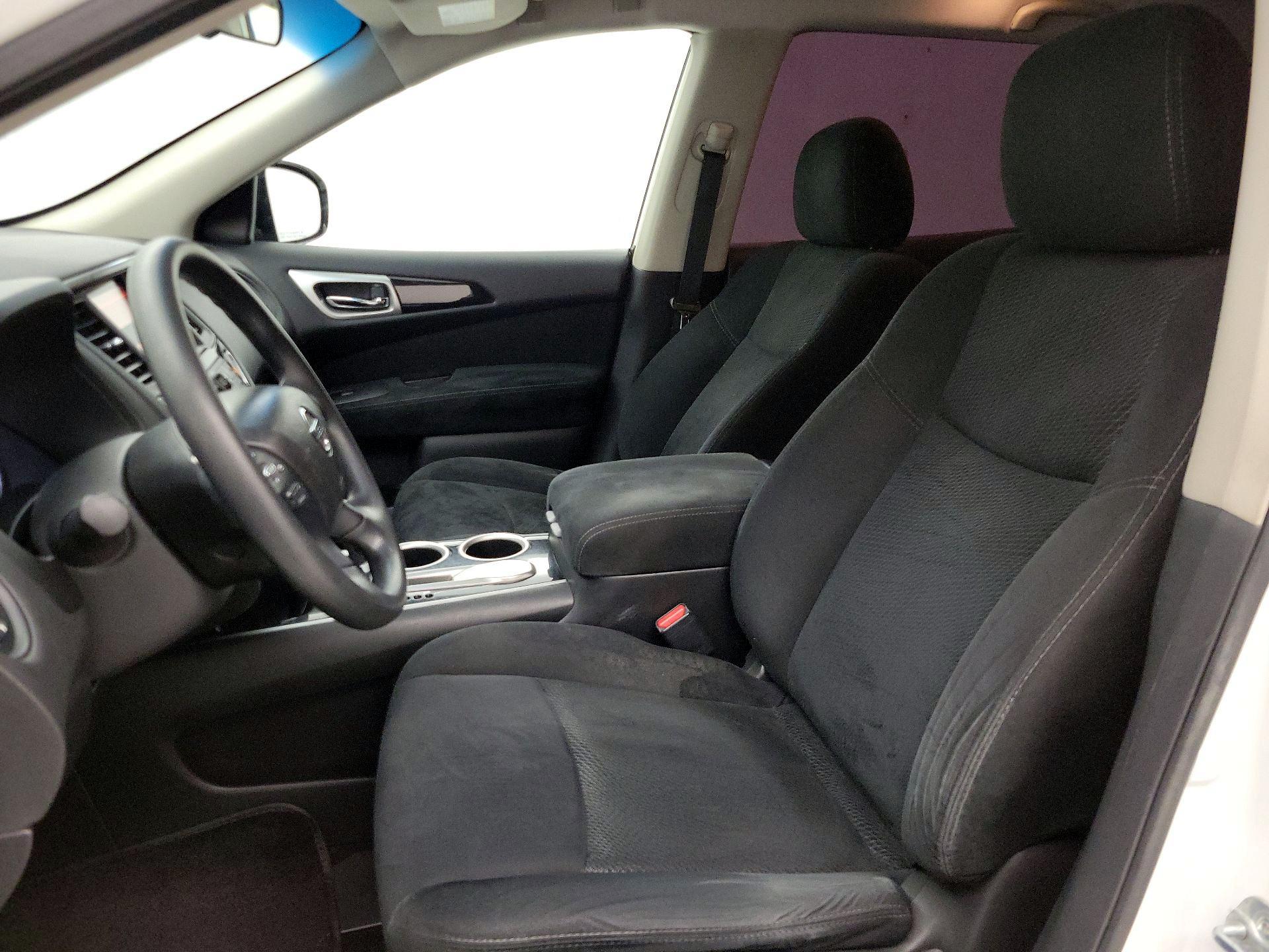 Thumbnail: 2016 Nissan Pathfinder - 11