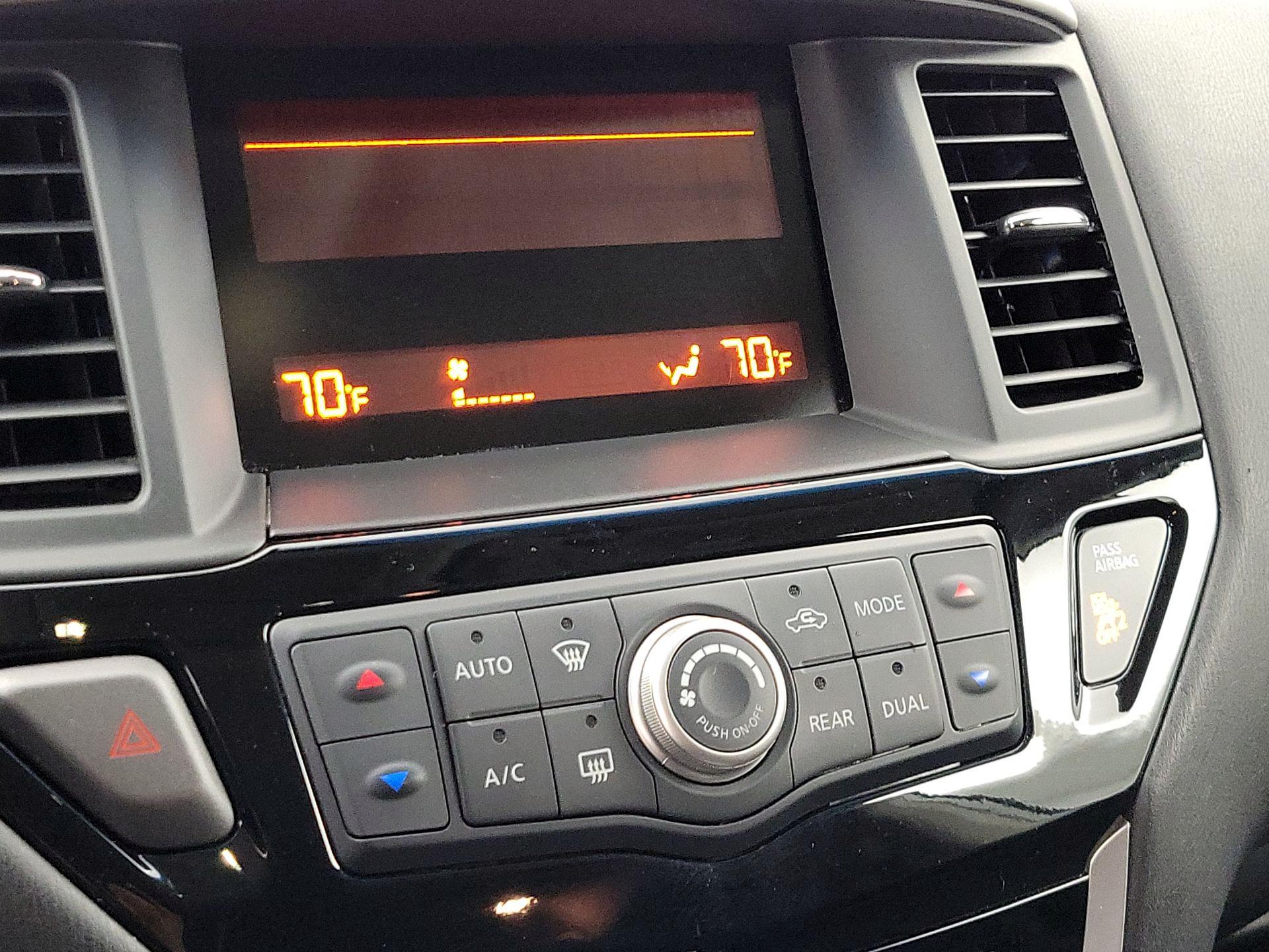 Thumbnail: 2016 Nissan Pathfinder - 16