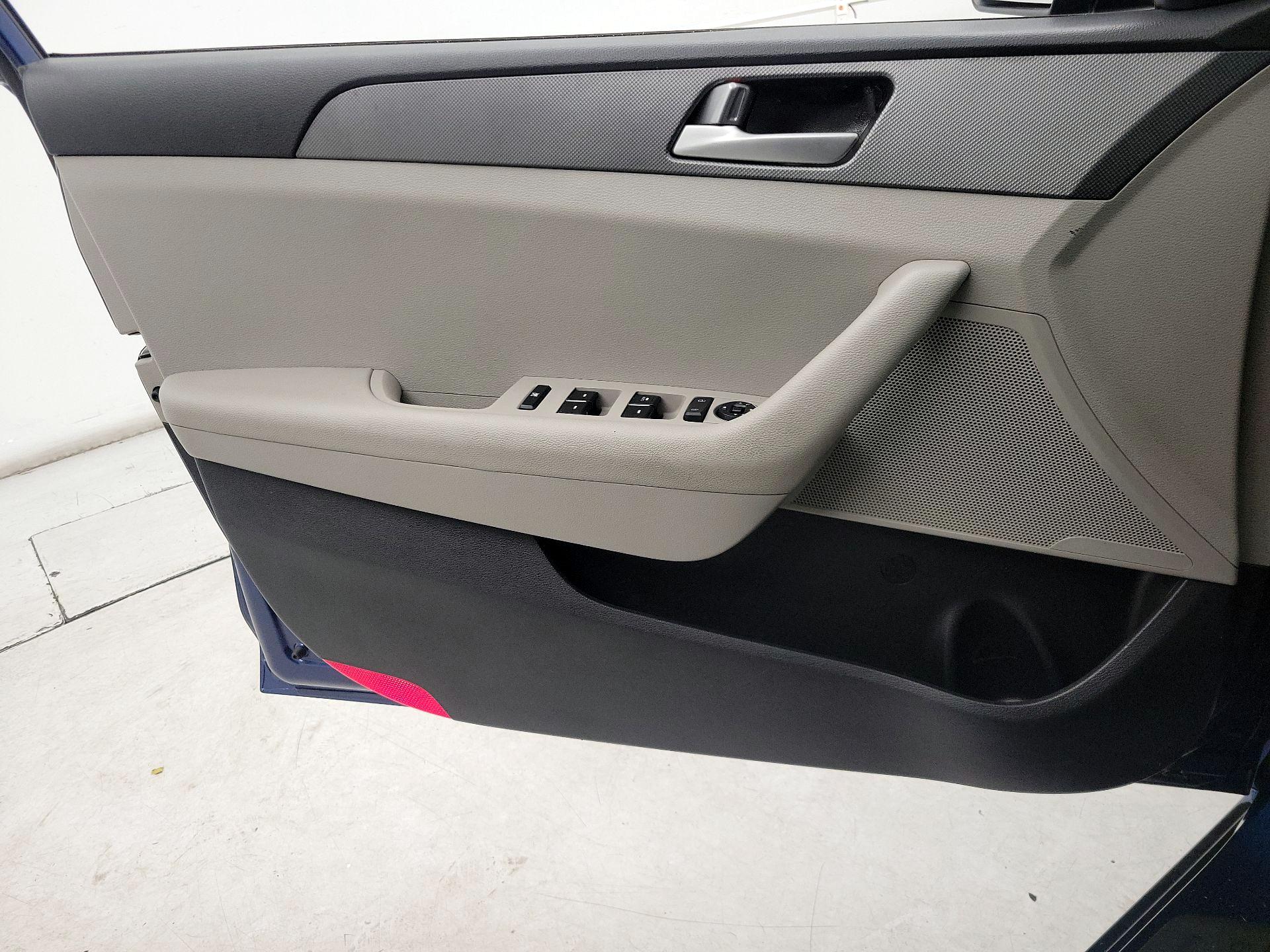 Thumbnail: 2016 Hyundai Sonata - 12