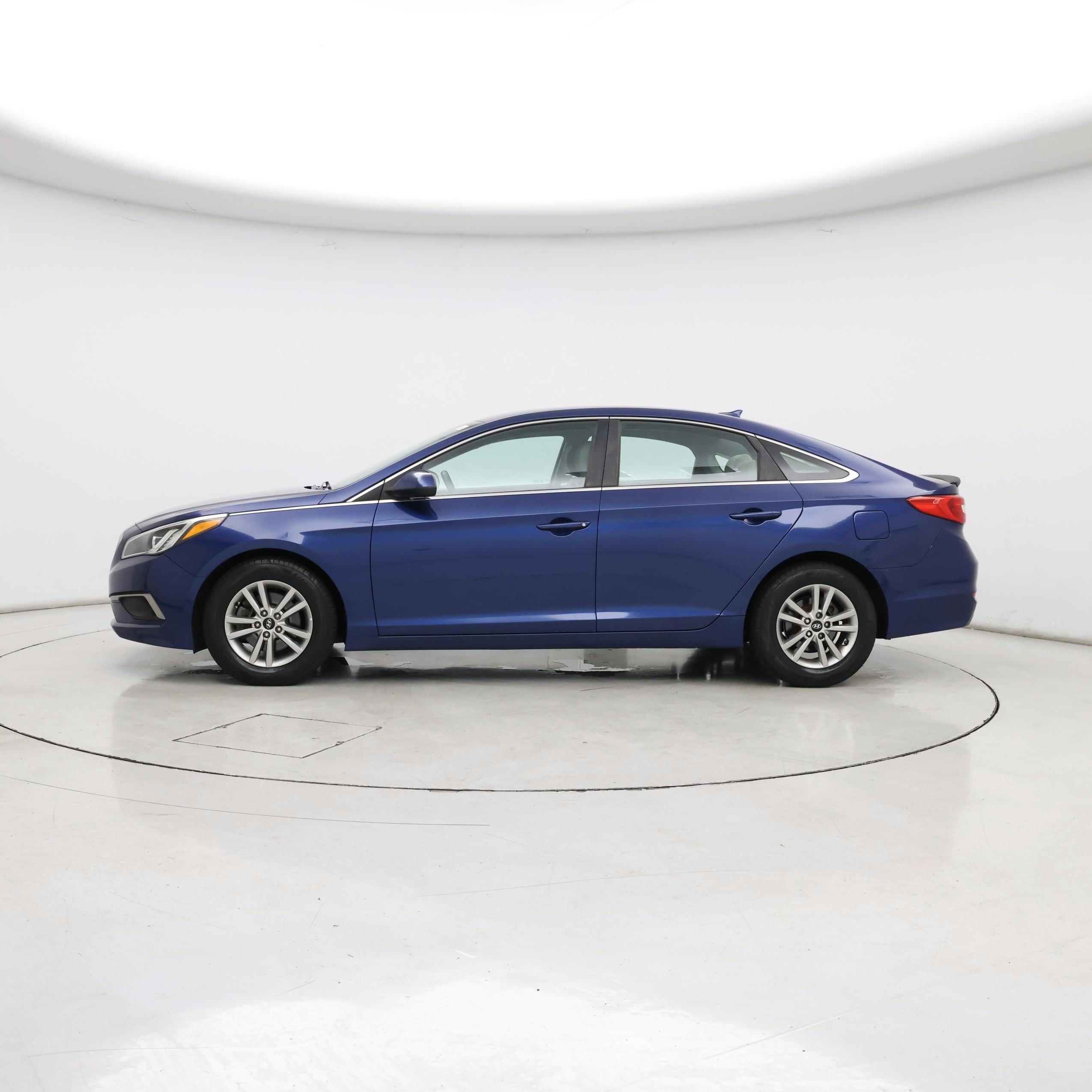 Thumbnail: 2016 Hyundai Sonata - 3